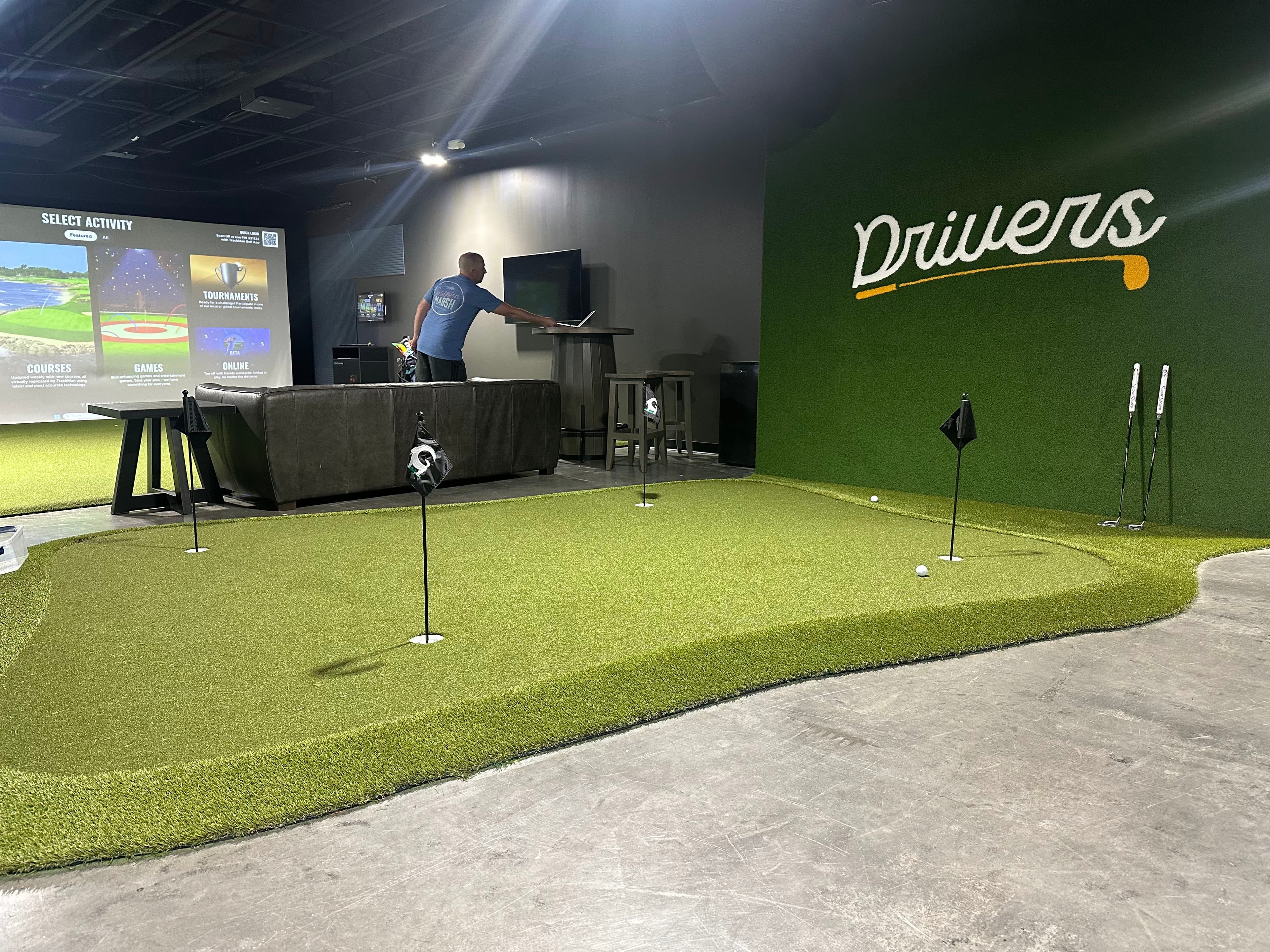 Drivers Indoor Golf - Image 1