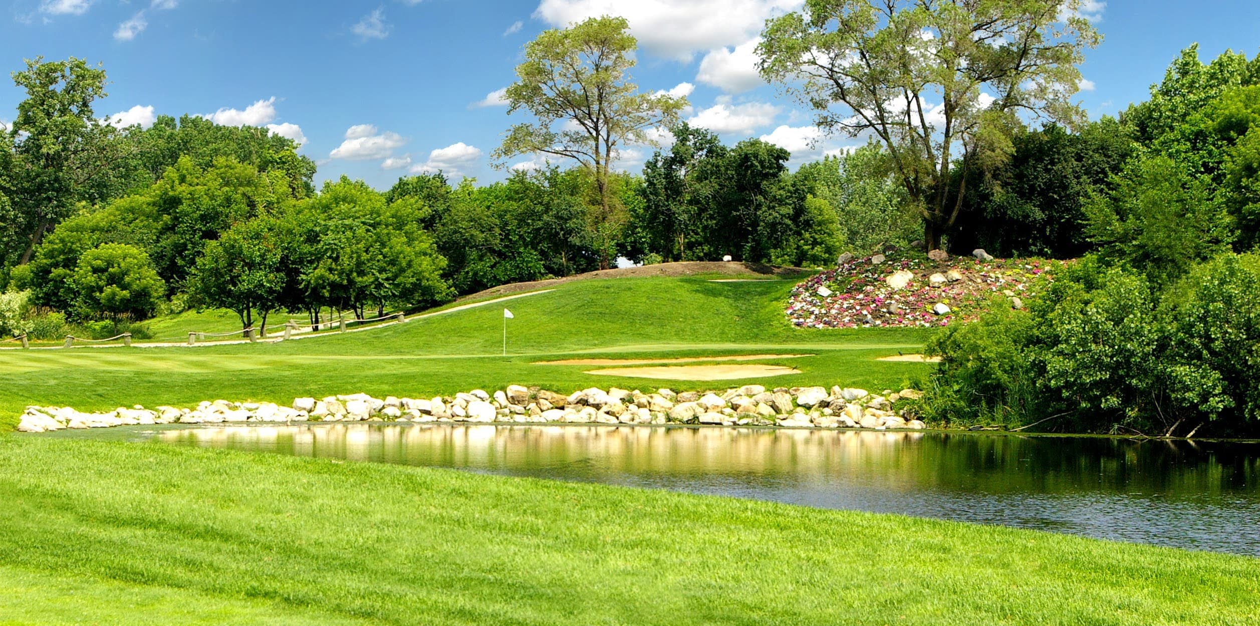 Water's Edge Golf Club - Image 1