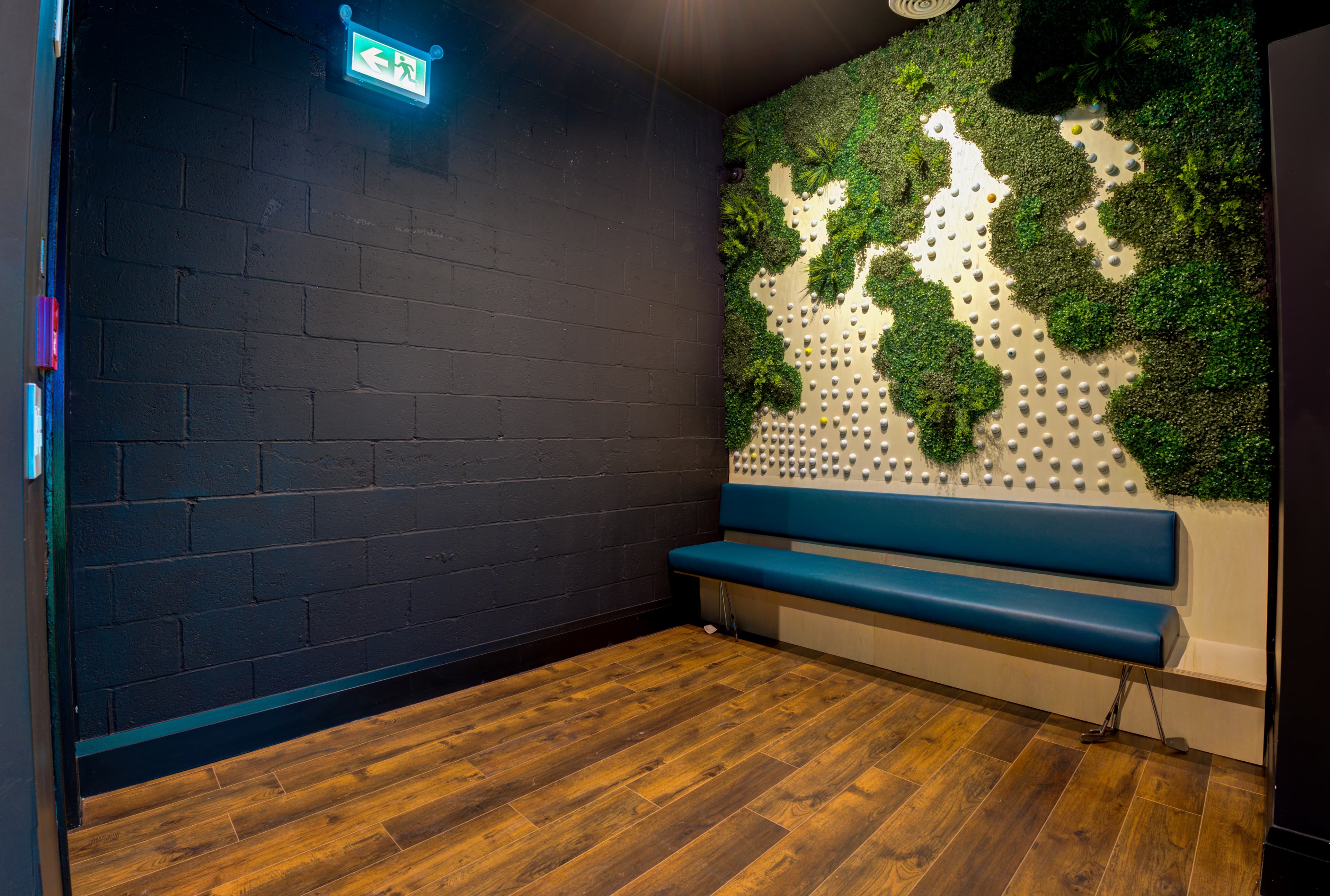 Golf Almighty Indoor Golf & Sports Bar - Image 4