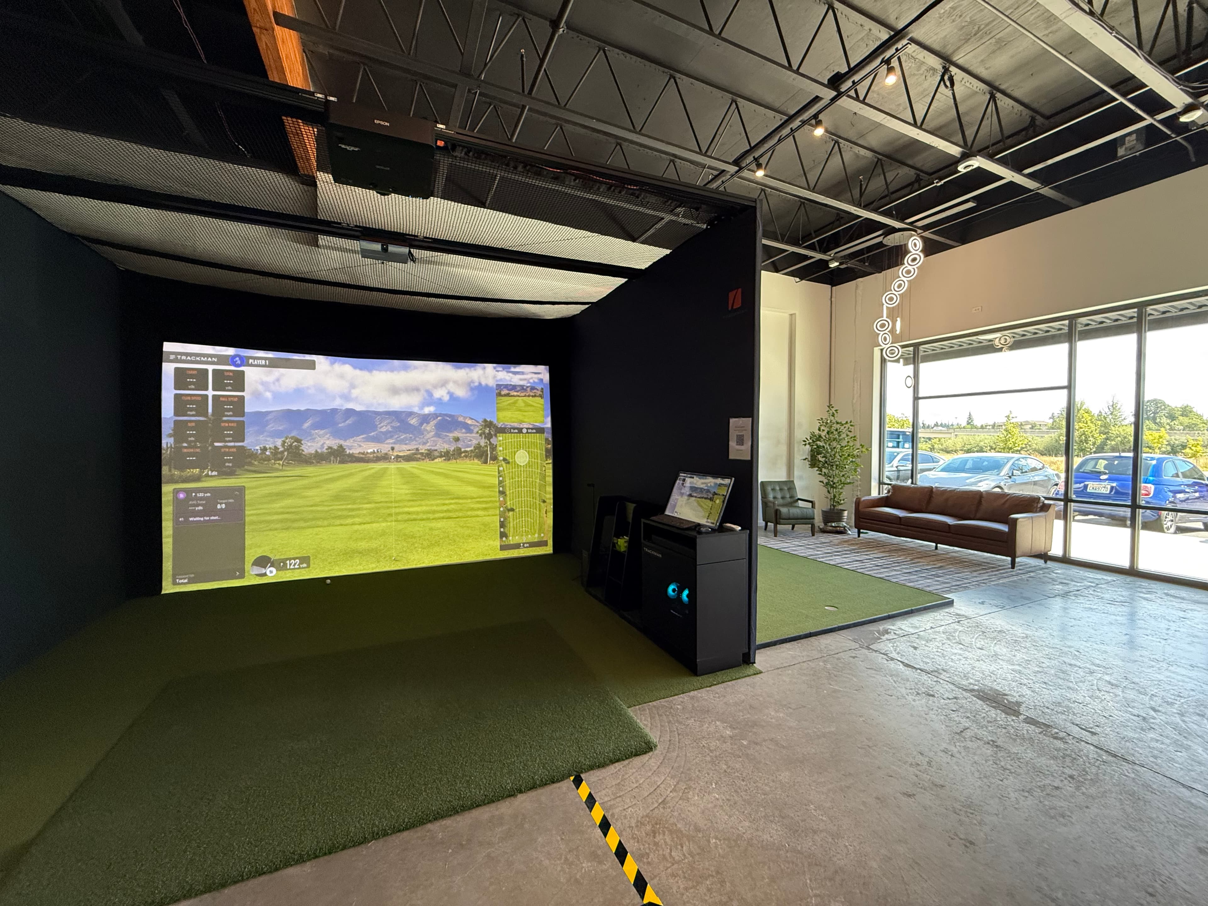Salmon Creek Indoor Golf Club - Image 2