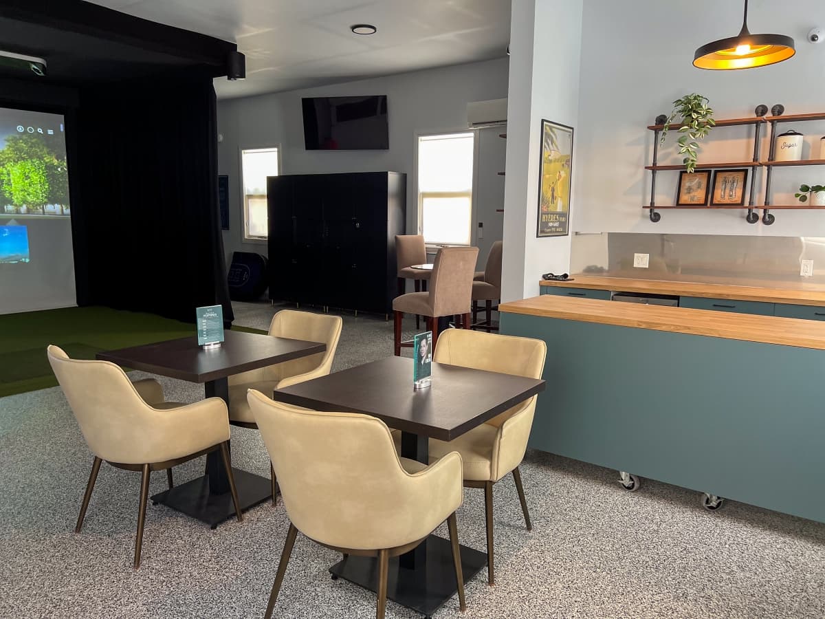 Rawley's Golf Lounge - Image 3