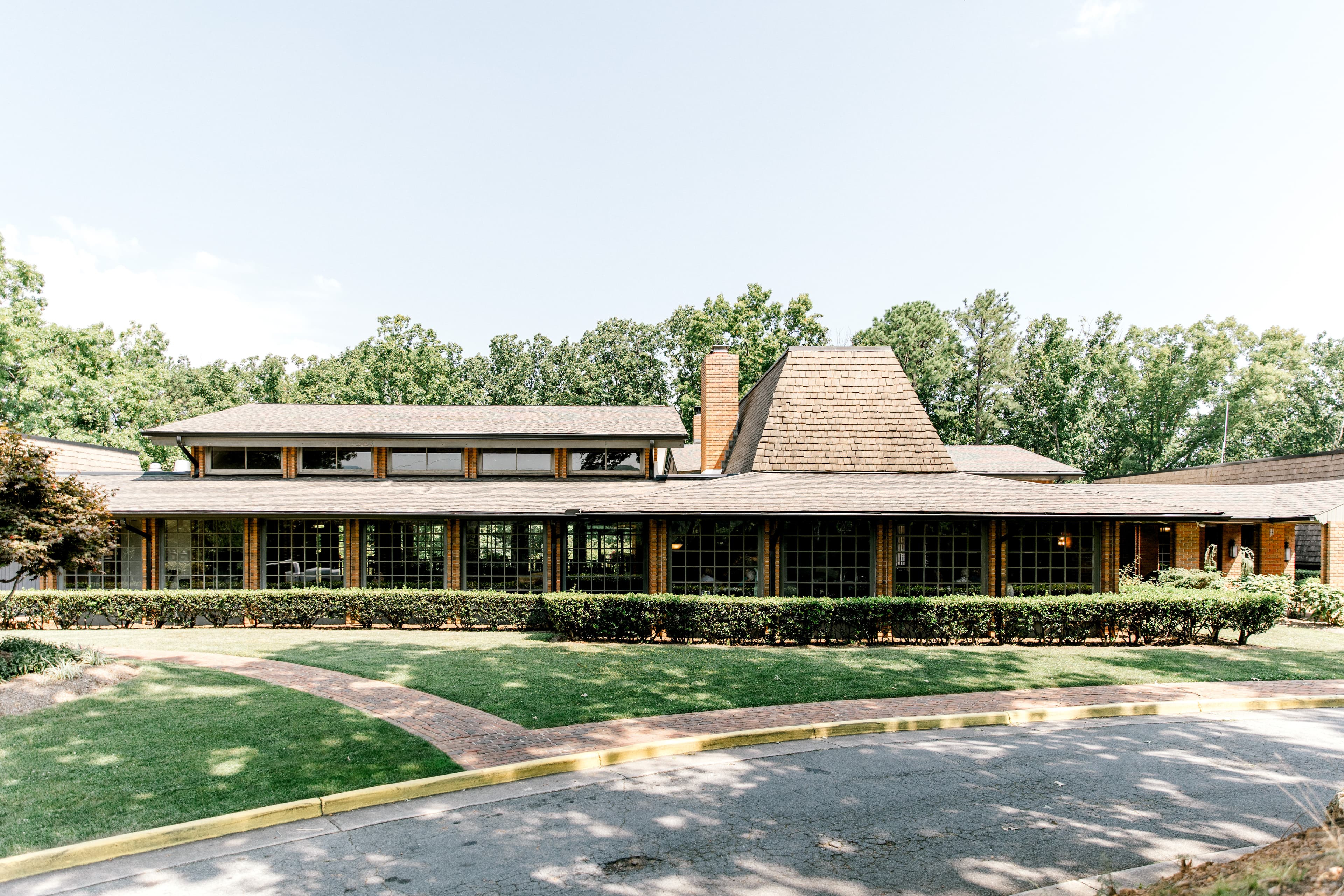 Hunting Hills Country Club - Image 1