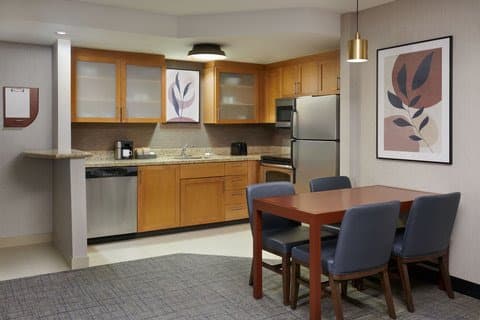 Residence Inn by Marriott Calgary Airport - Image 7