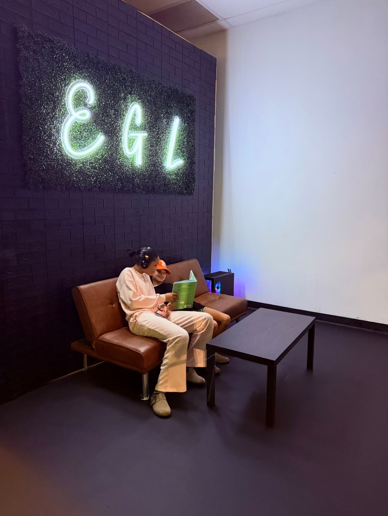 Easley Golf Lounge - Image 9