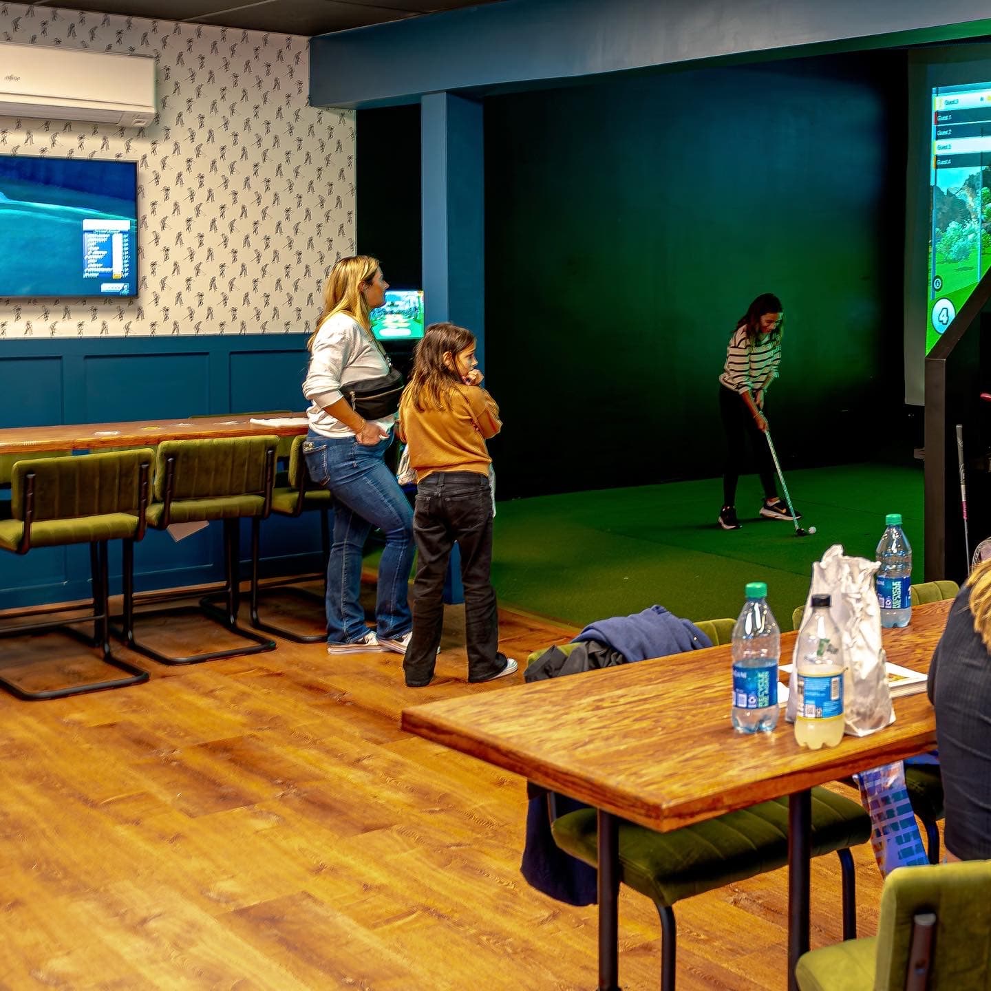 Happy's Indoor Golf - Image 5