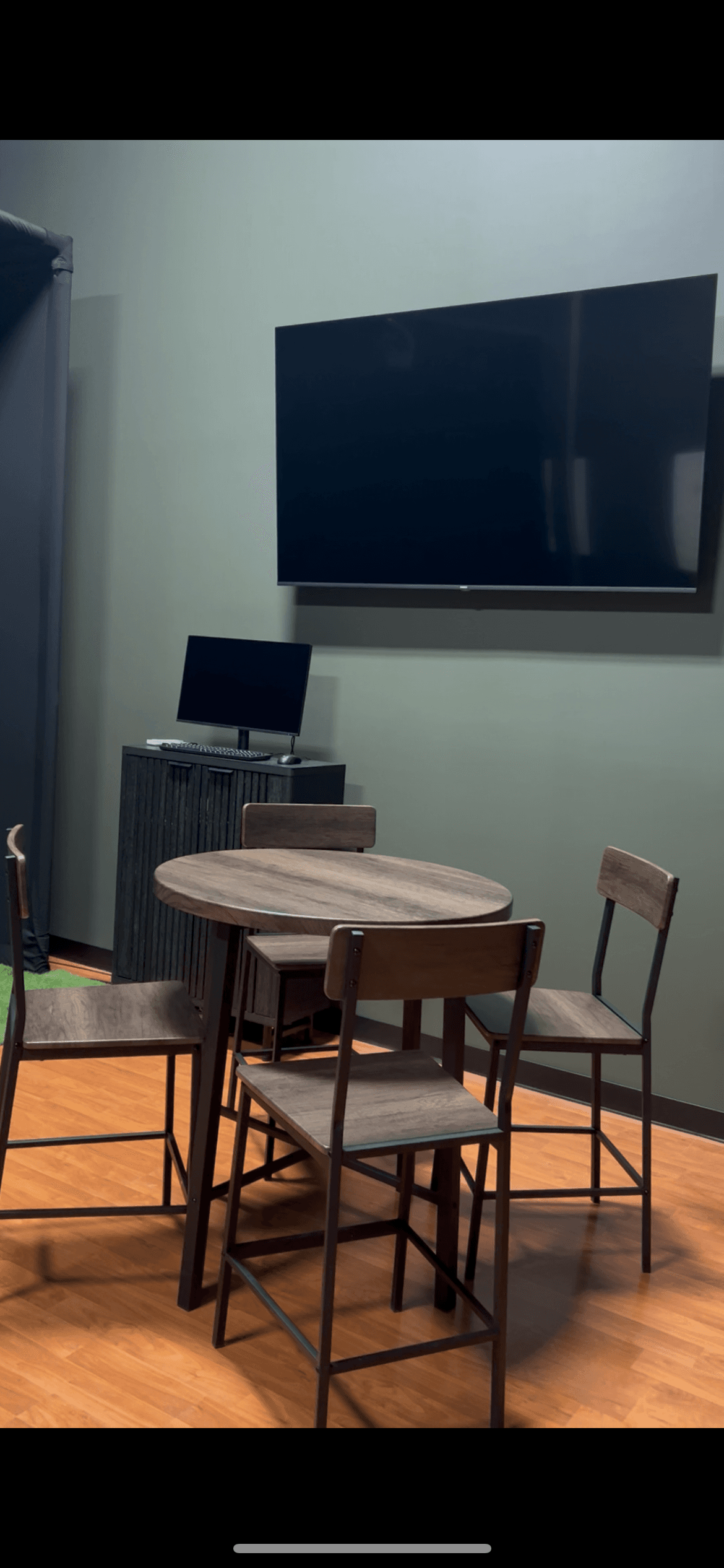 Black Mt Golf Lounge - Image 3