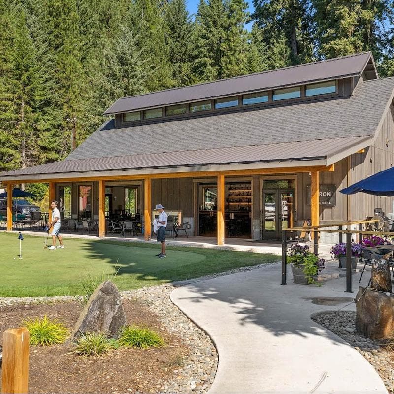 The 9 Iron Bar and Grill - Image 6