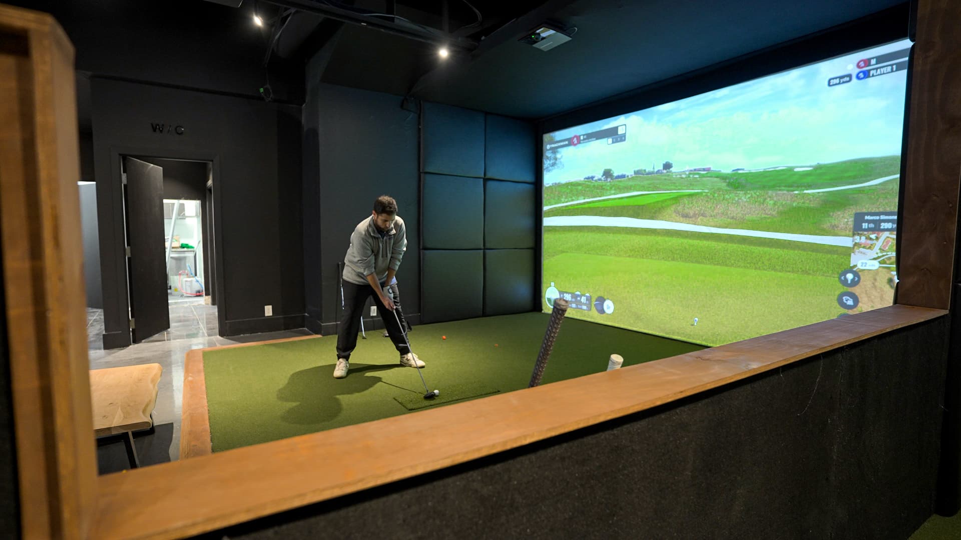 6ix Iron Indoor Golf - Yorkville - Image 6
