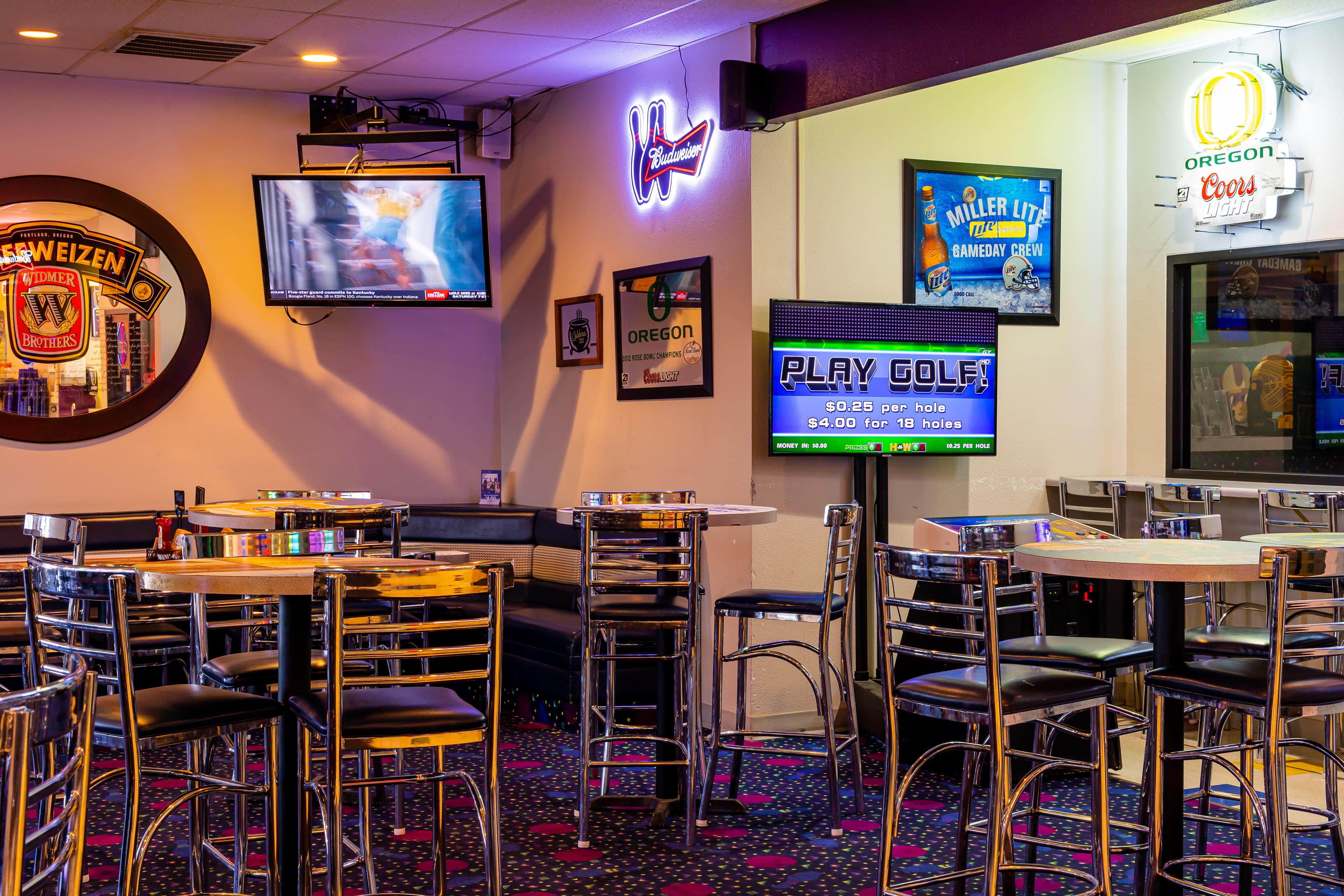 Roxy's Bar & Grill - Image 1