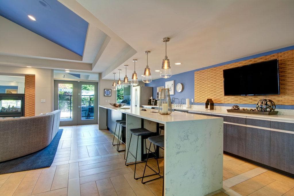 On The Green at Harbour Pointe Apartments - Image 7