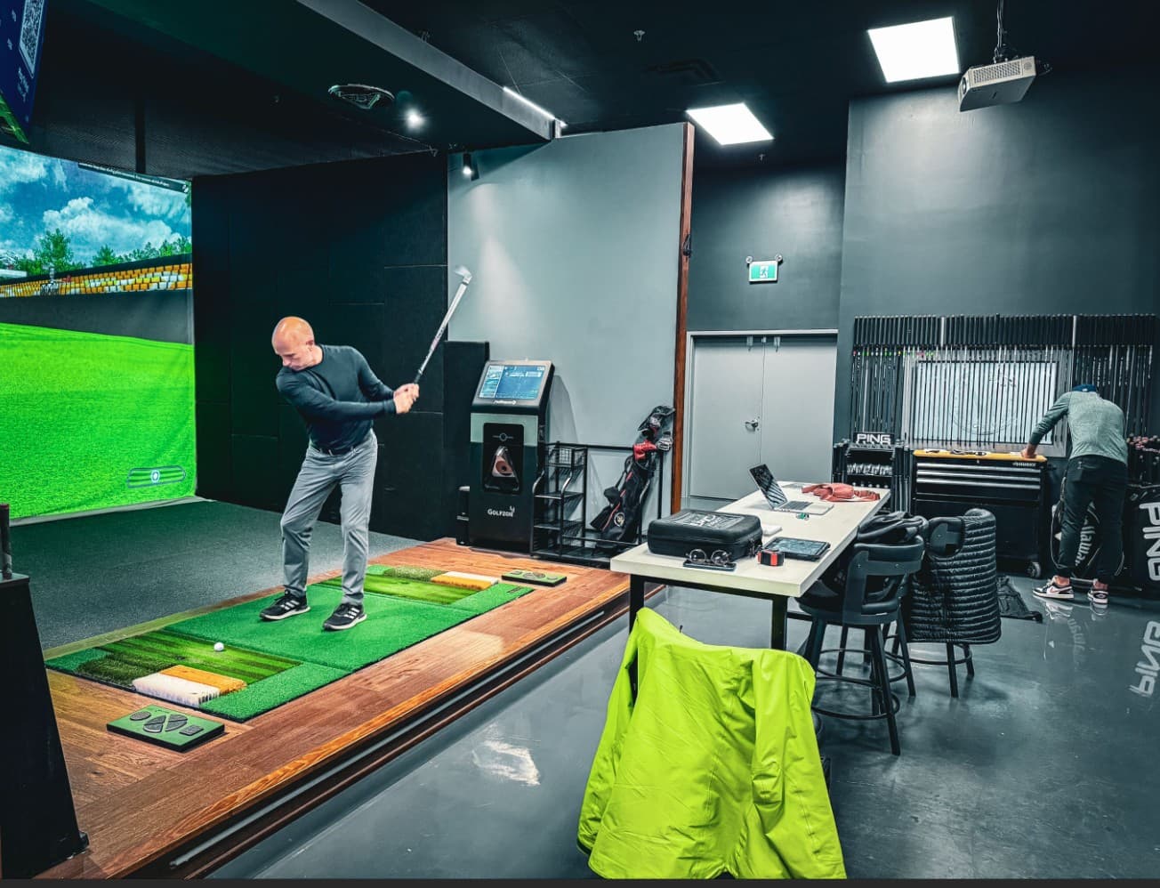 Mulligans Indoor Golf - Image 4