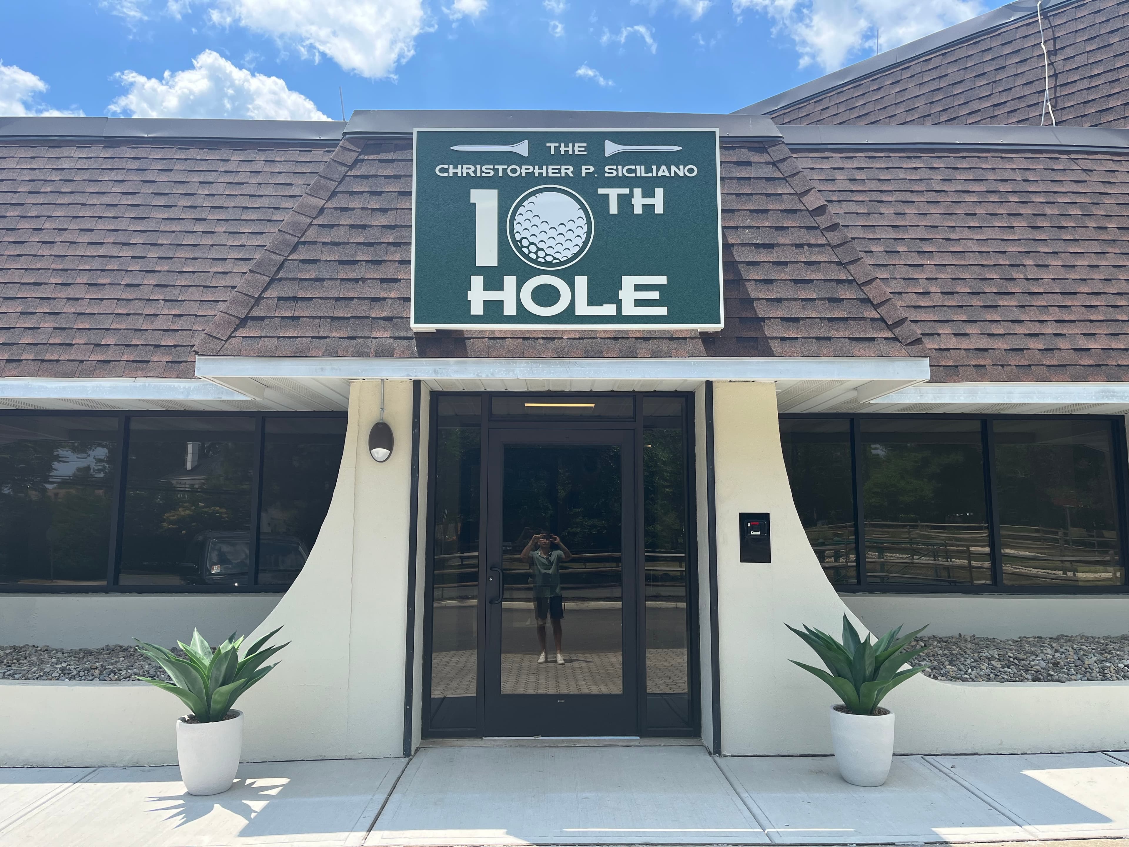 The 10th Hole - Image 7