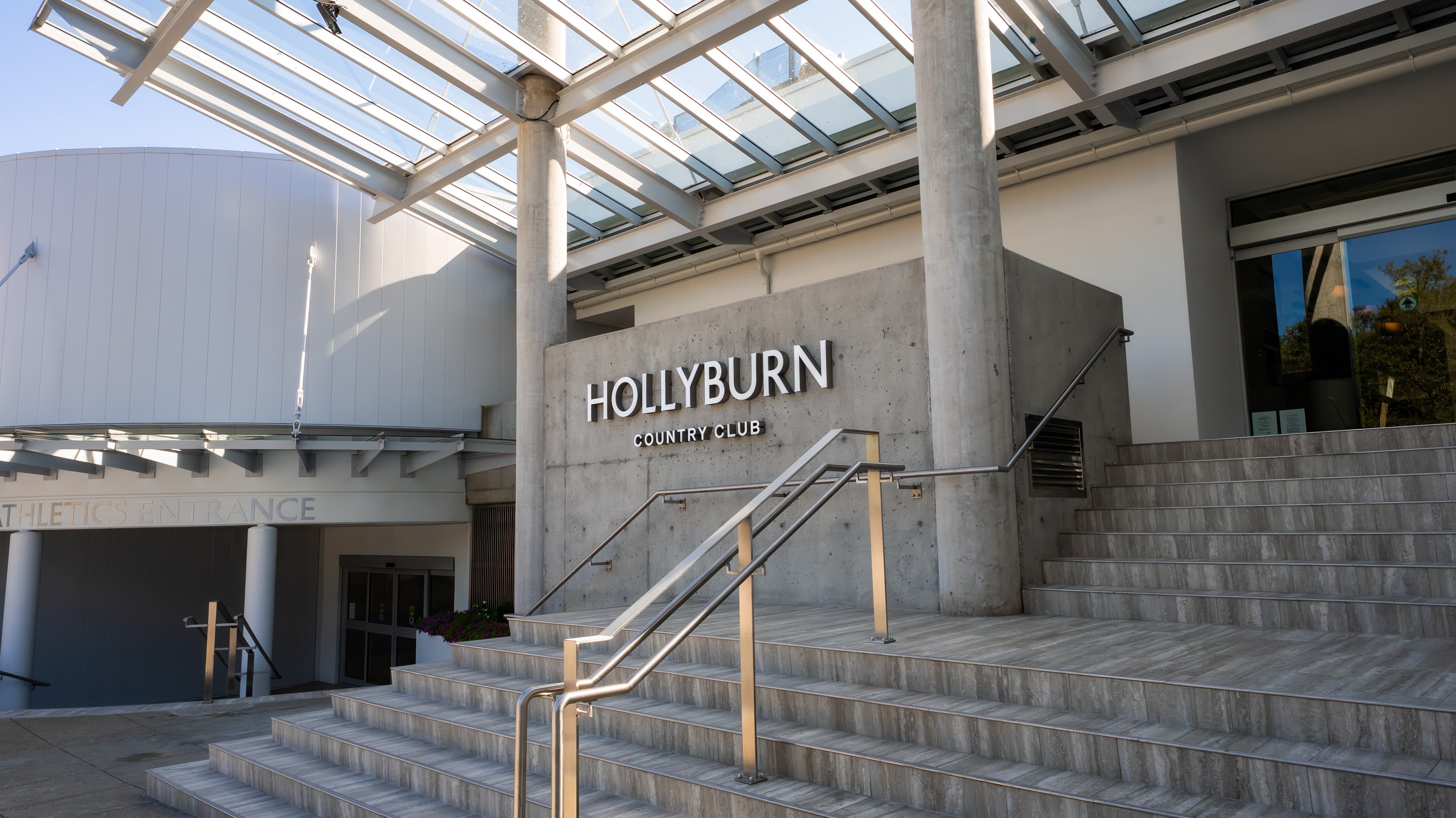 Hollyburn Country Club - Image 5