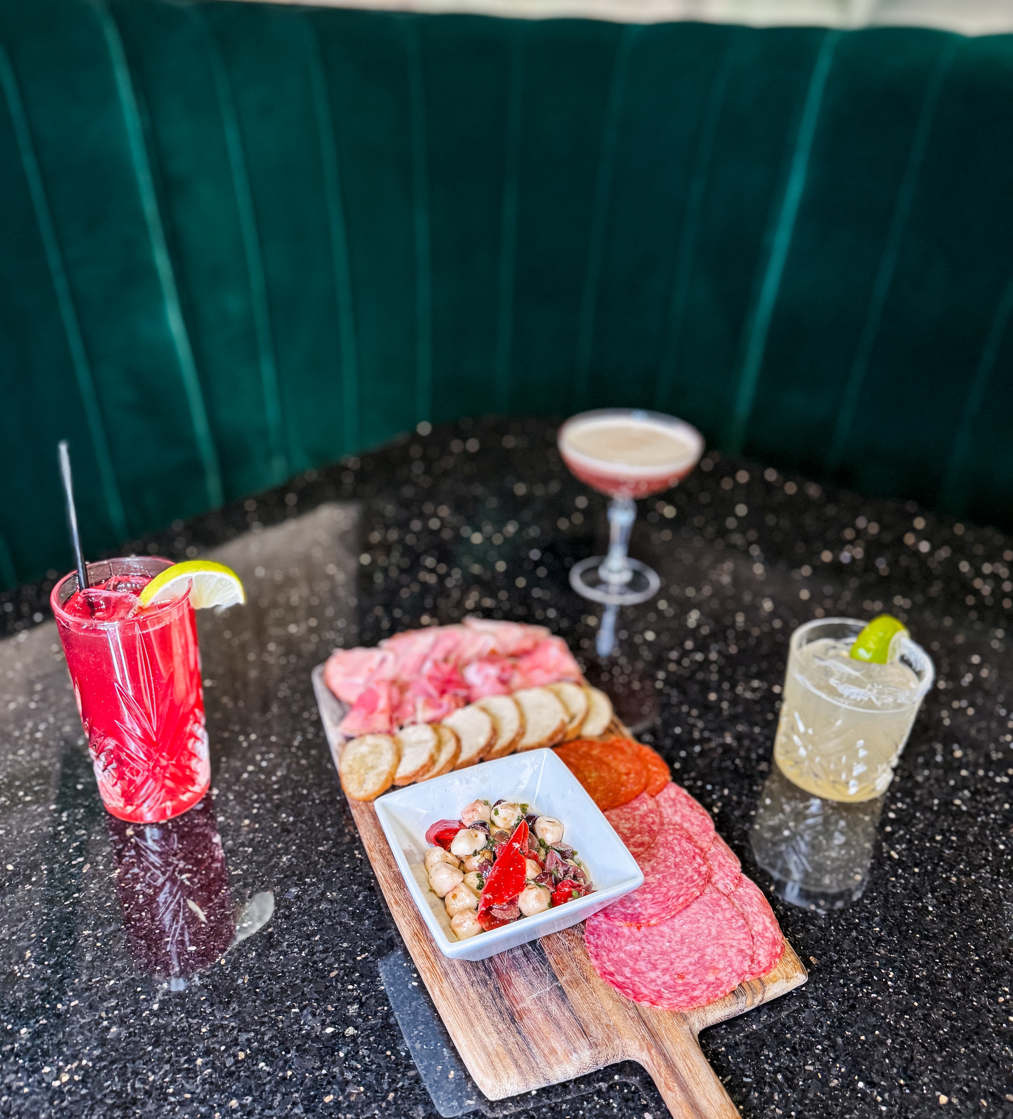 Wonderground Golf Lounge & Liquor Bar - Image 7