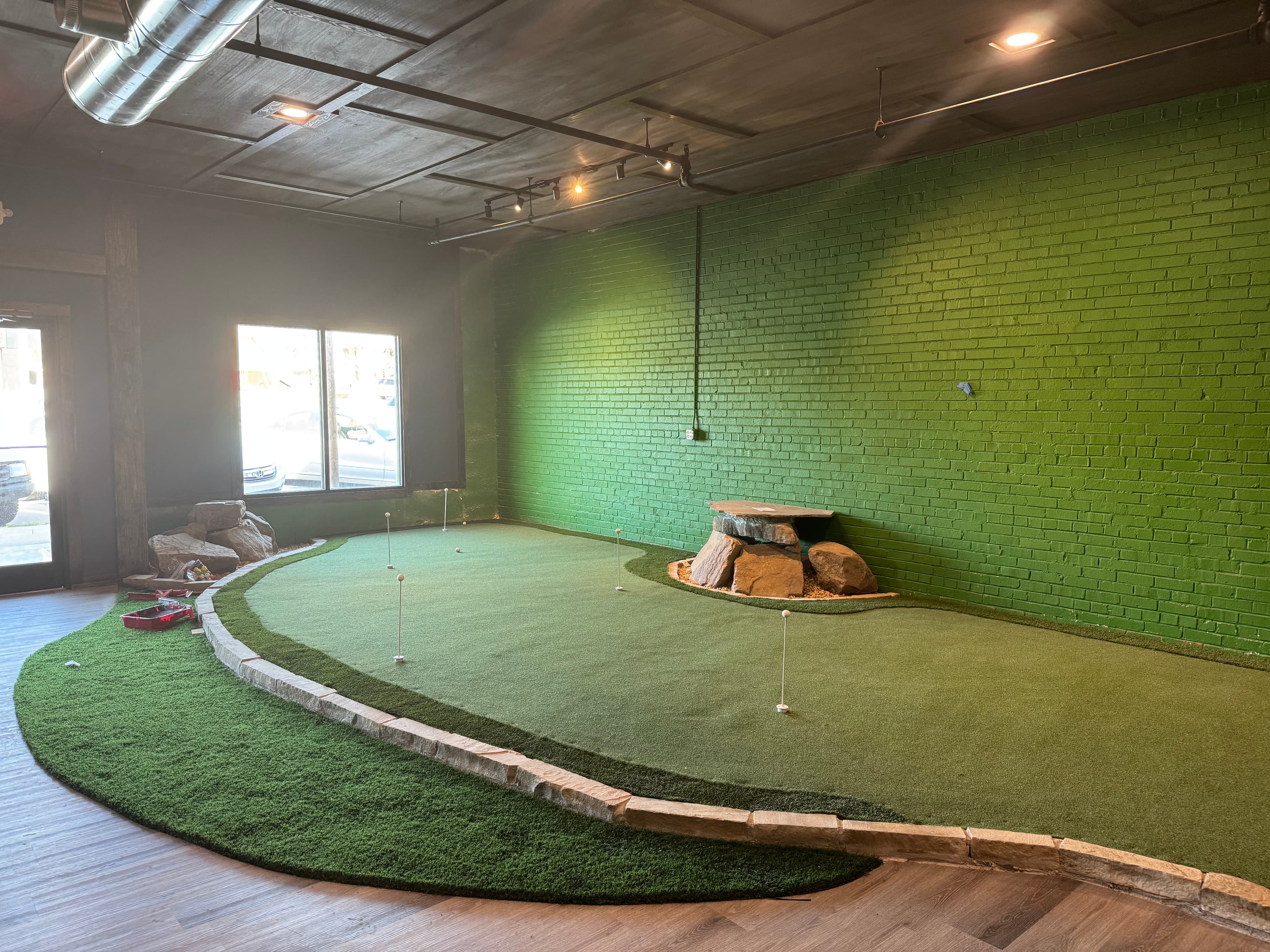 Shooters Golf Lounge - Image 2