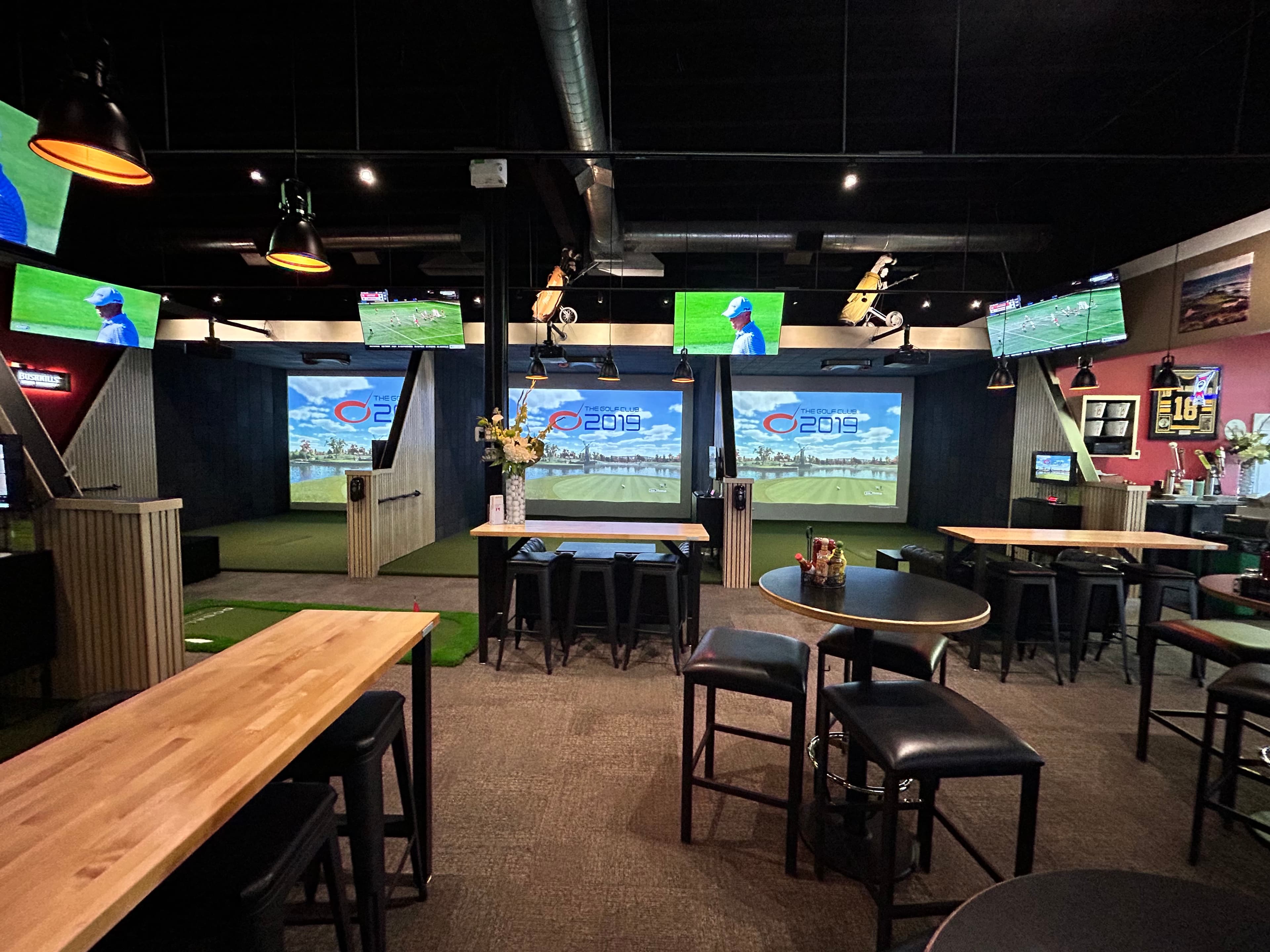 Side Par - Golf Simulators and Sports Bar - Image 4