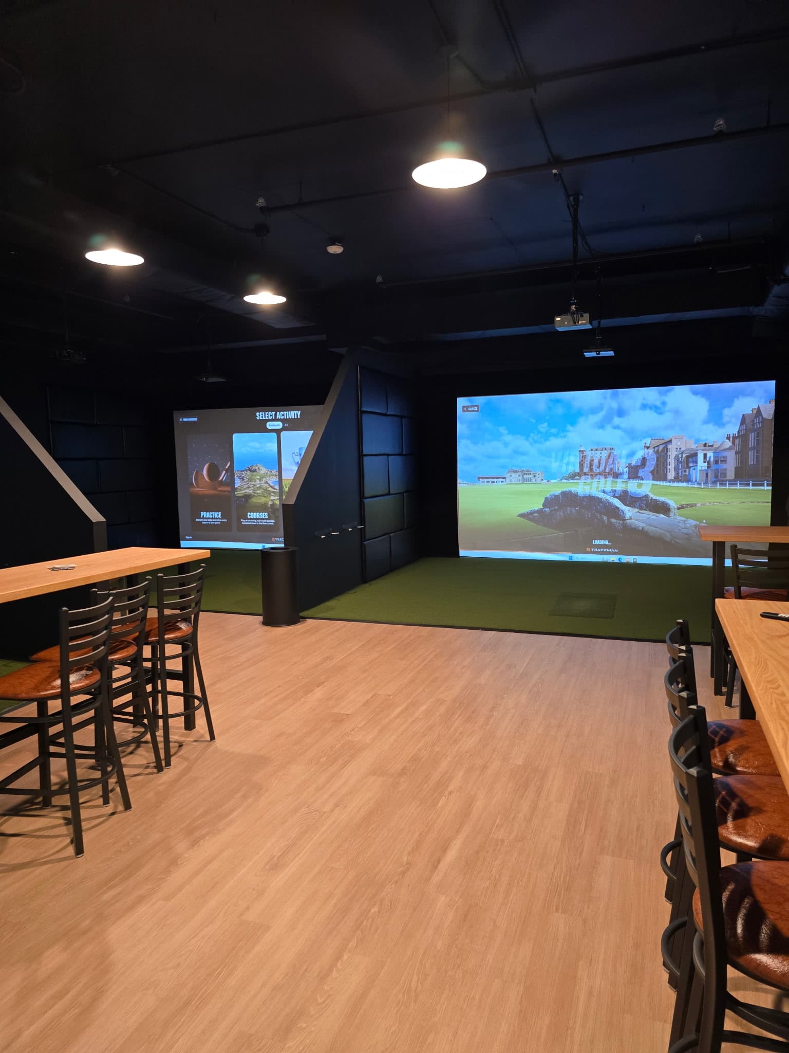 Birdie Bays Indoor Golf - Image 2