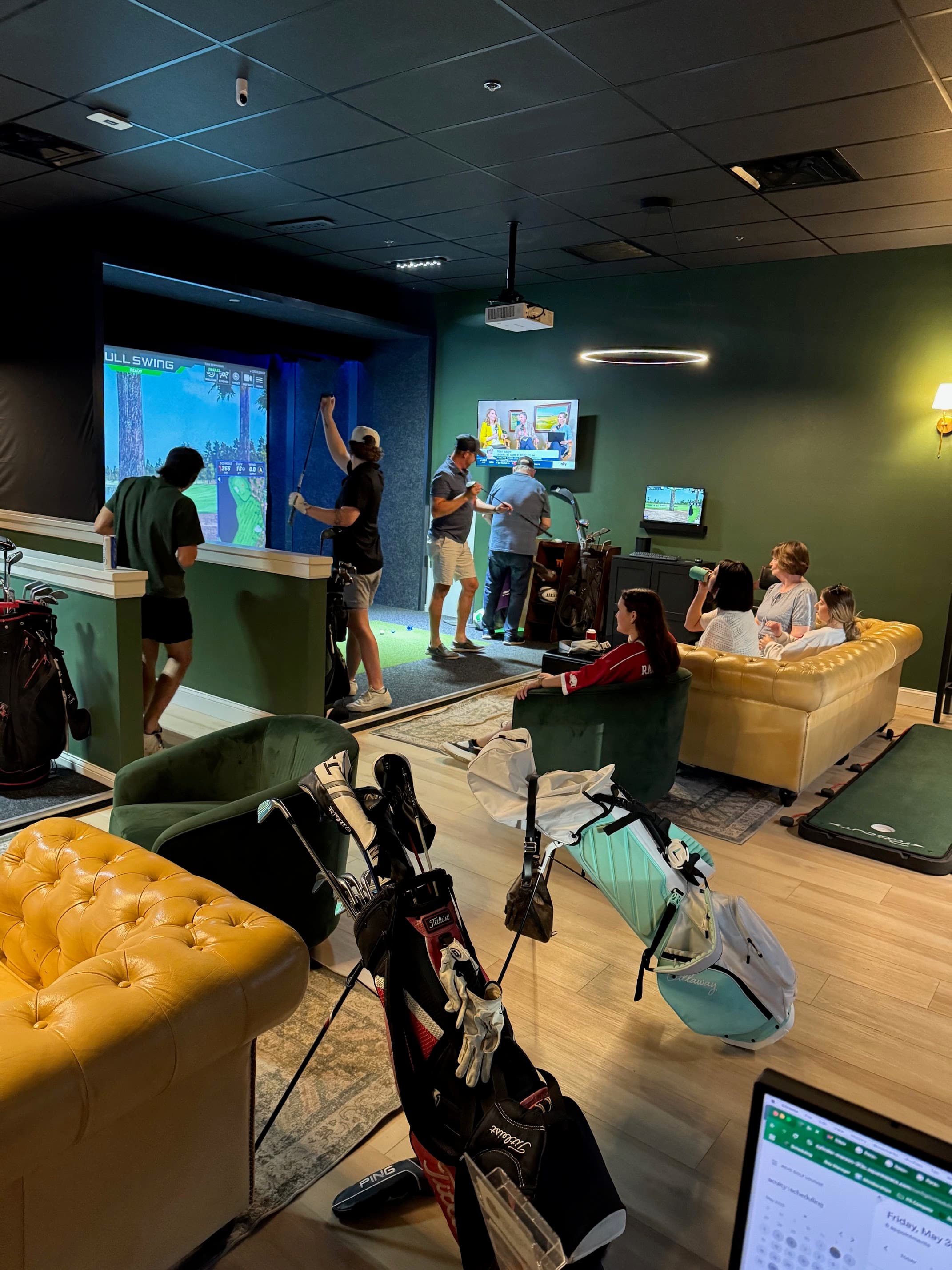 Rev’s Golf Lounge - Image 5