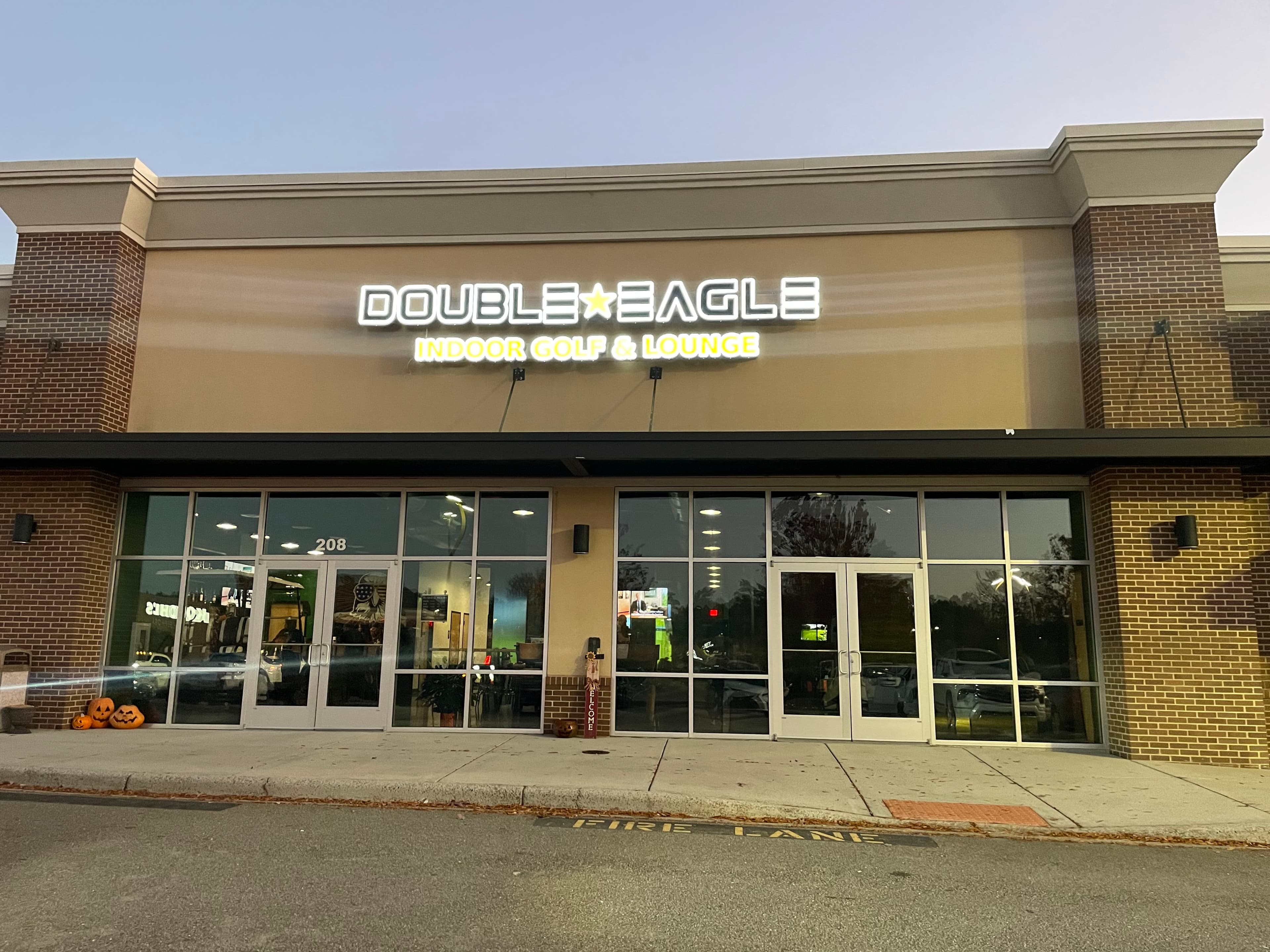 Double Eagle Indoor Golf & Lounge - Image 6