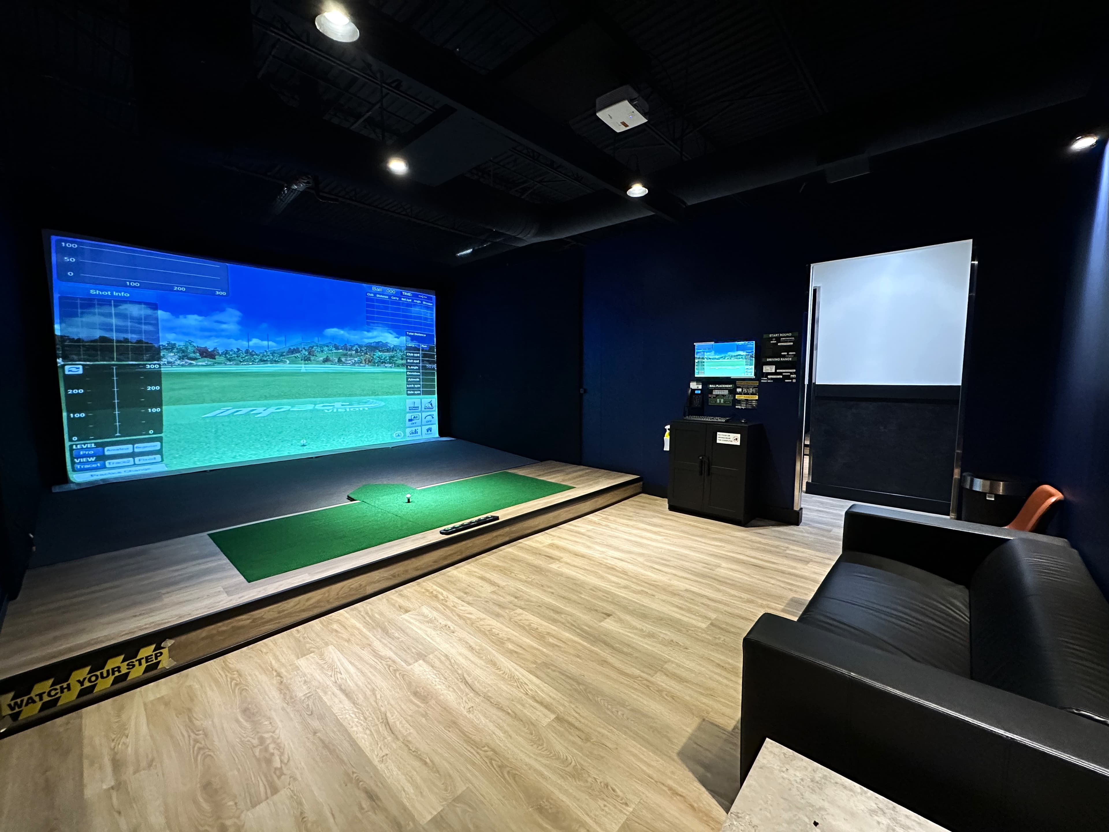 Birdies Indoor Golf - Image 1