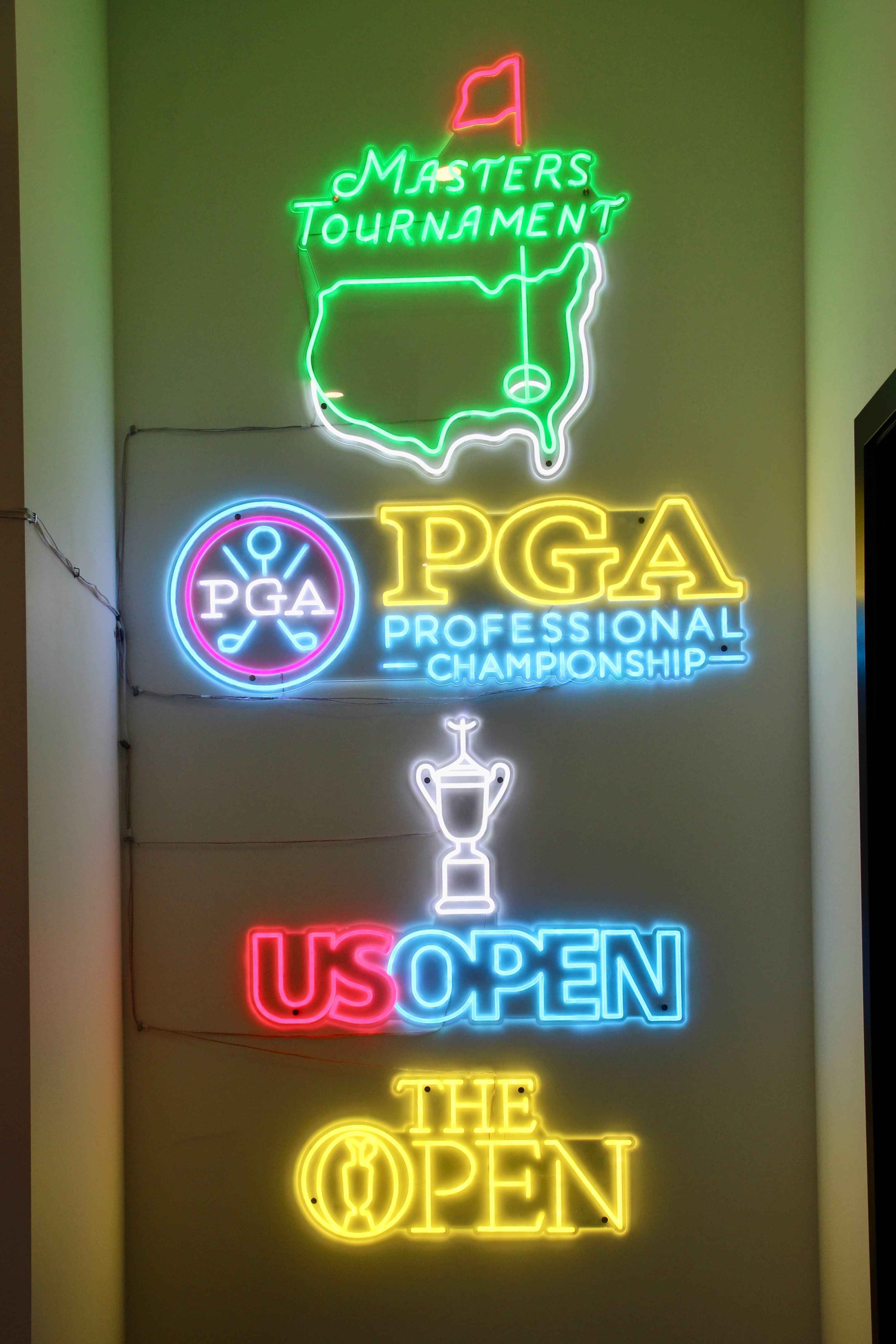 Ultimate Golf Lounge - Image 5