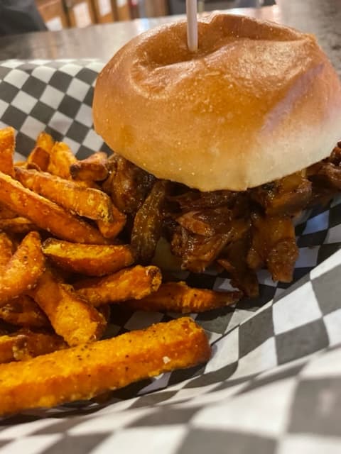 Dominion Golf Restaurant - Image 5