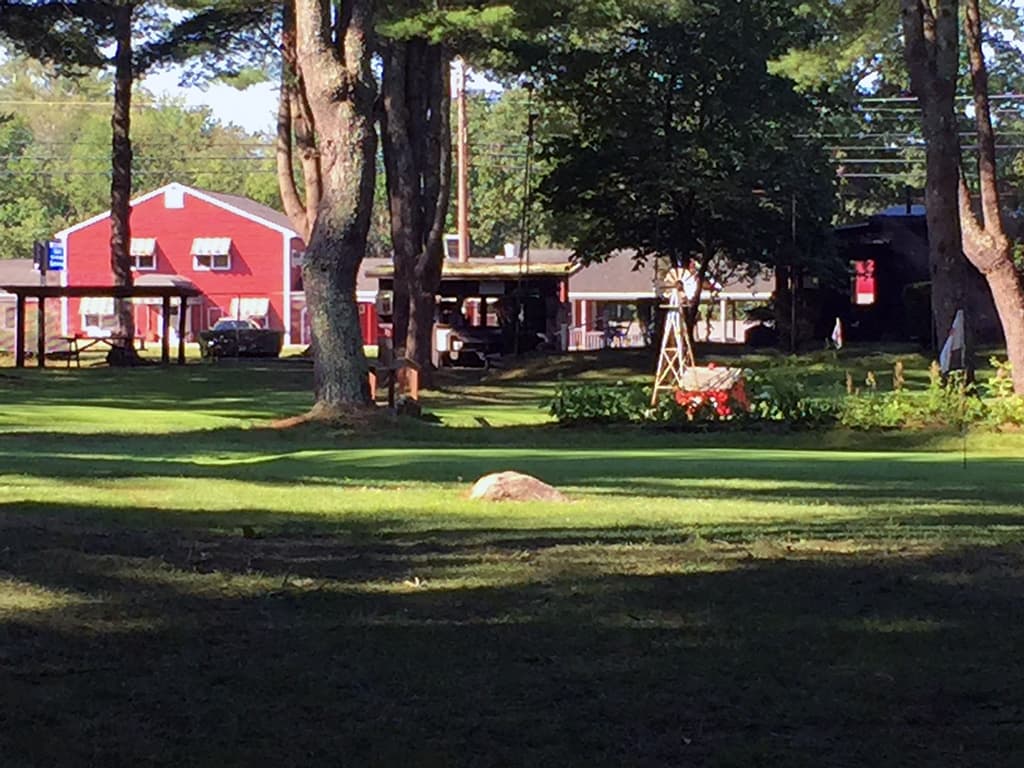 Pine Hollow Little Par 3 Golf - Image 7