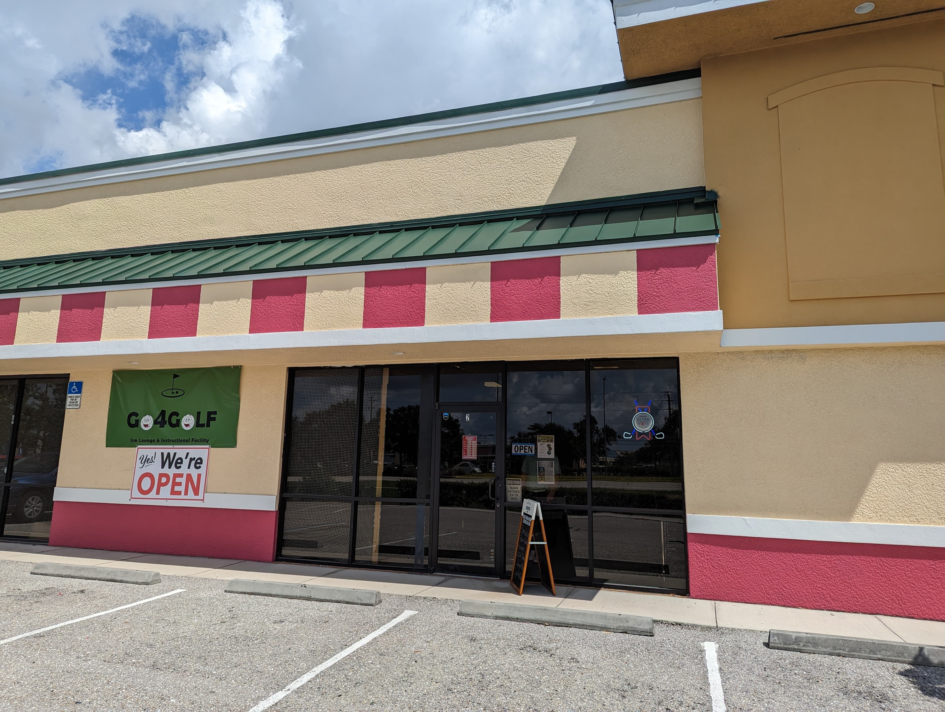 Go4Golf Simulator Lounge - Image 5