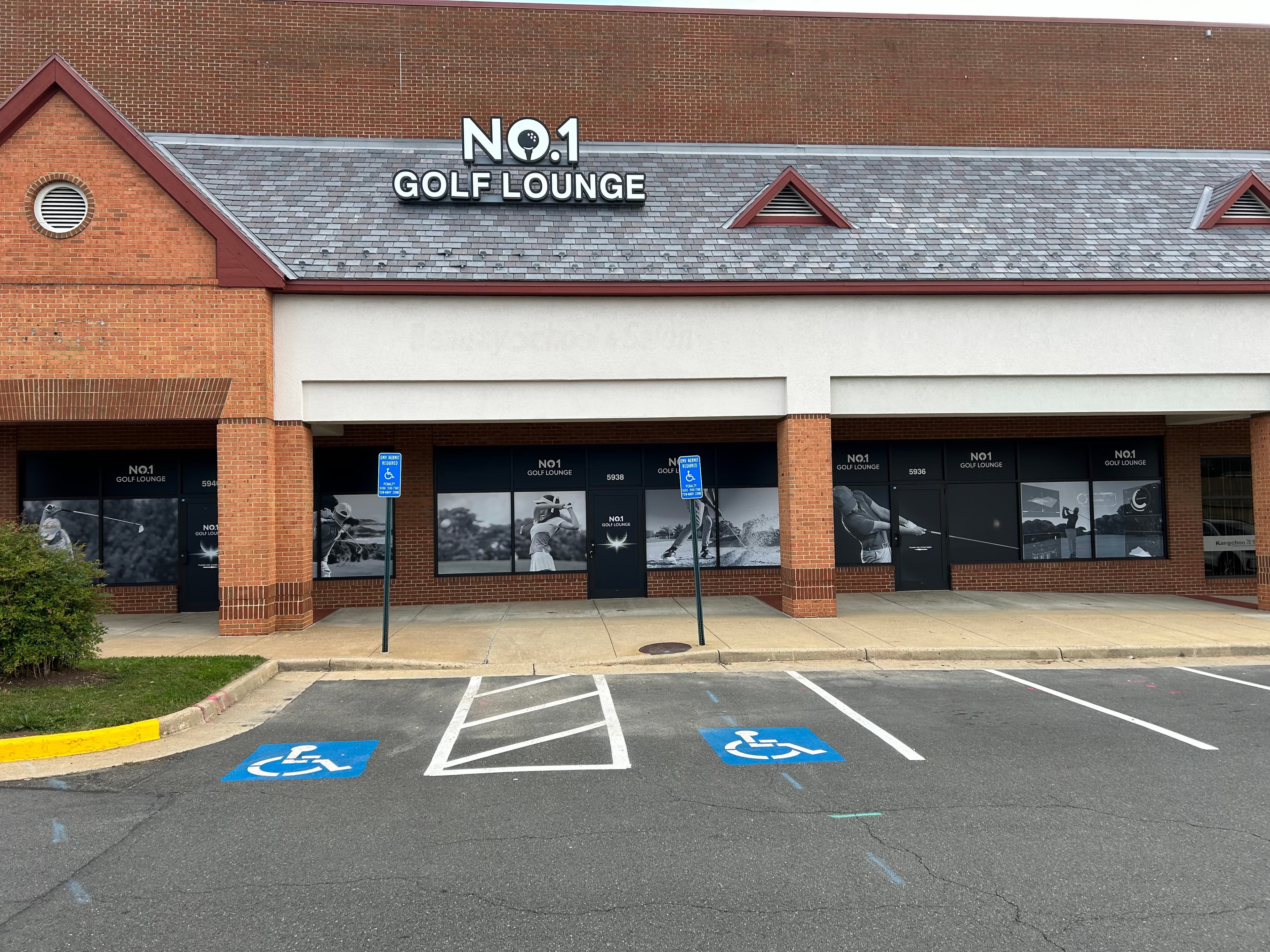 No. 1 Golf Lounge - Image 4