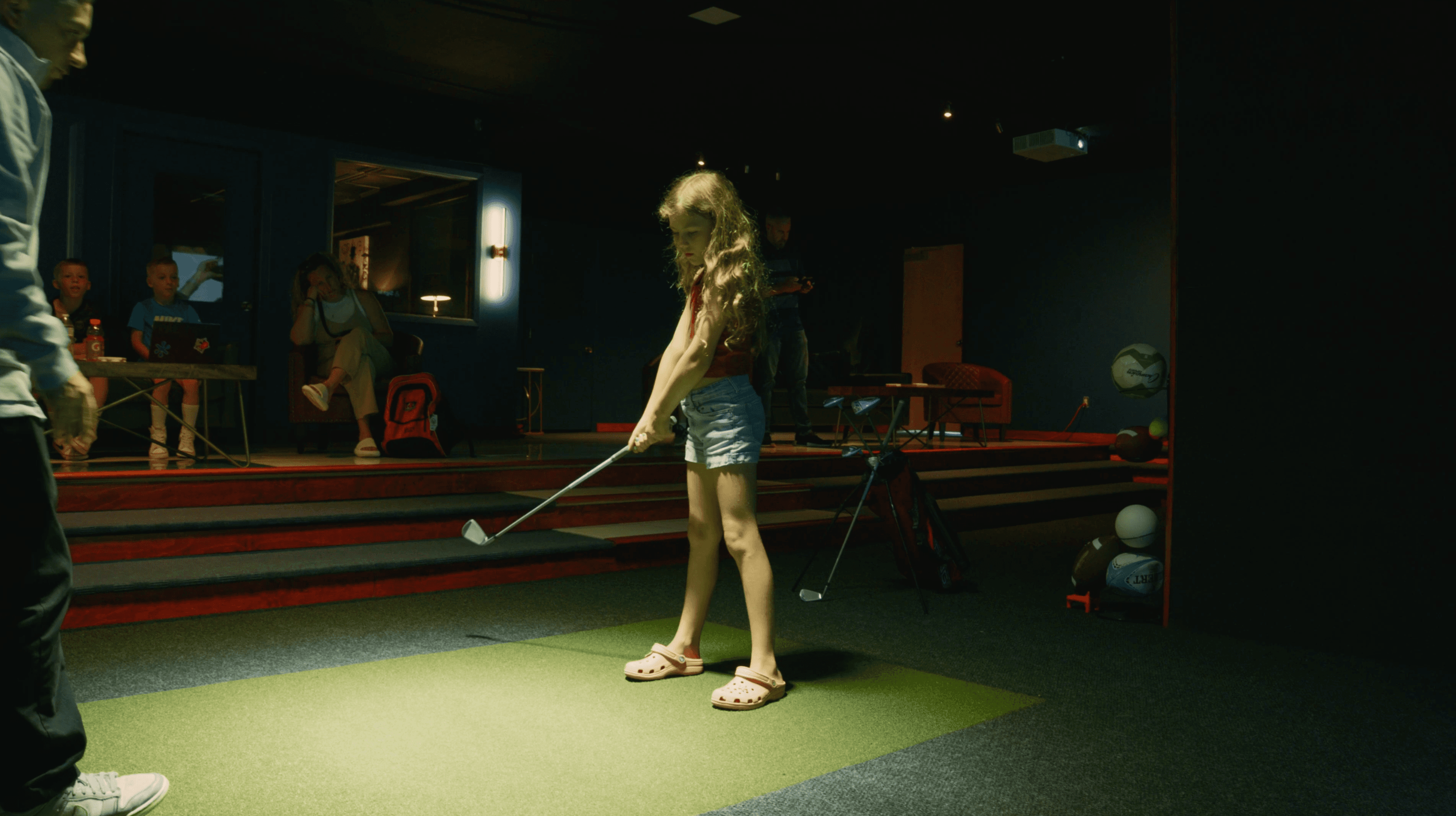 CRAVE Golf Lounge - Image 2