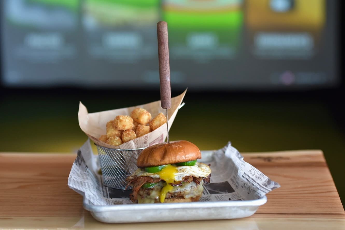 Golf Lounge 18 - Image 9