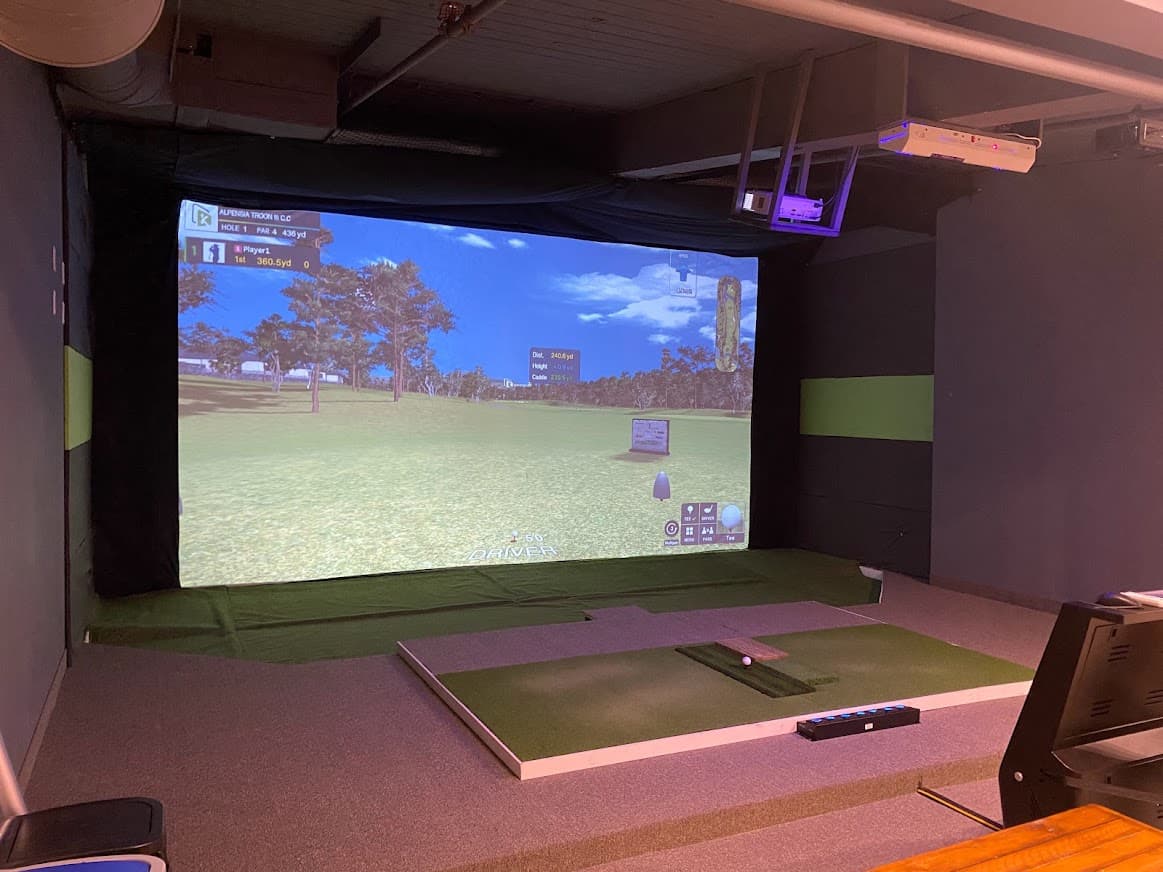 True Swing Indoor Golf - Image 7