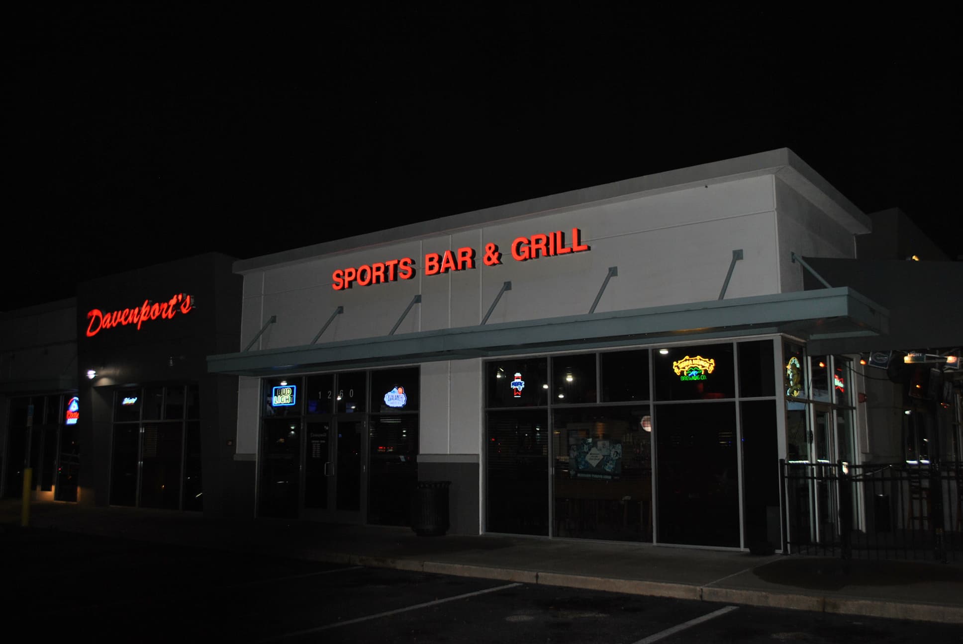 DAVENPORT'S SPORTS BAR & GRILL - Image 6