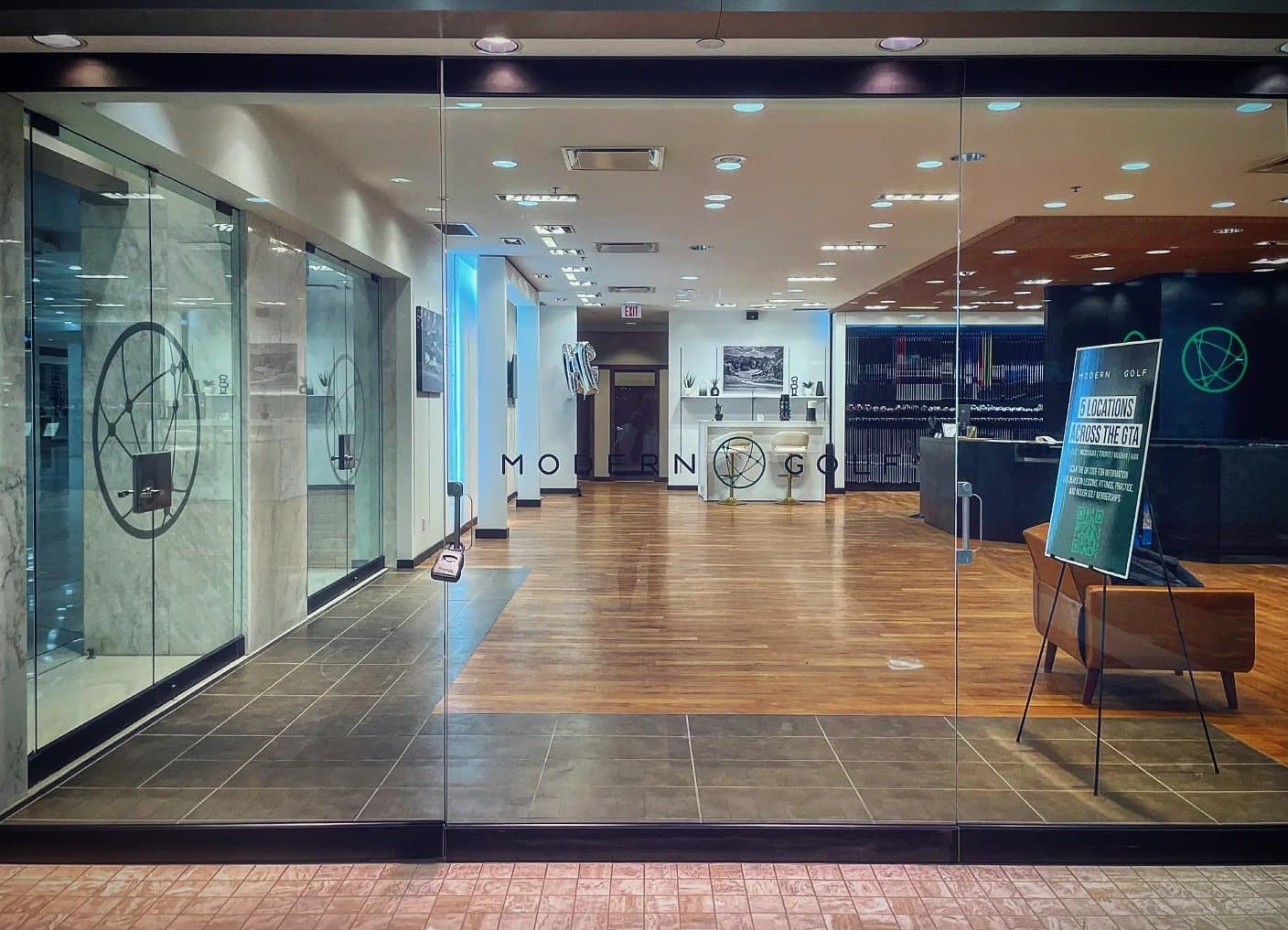 Modern Golf Downtown Toronto - Image 3