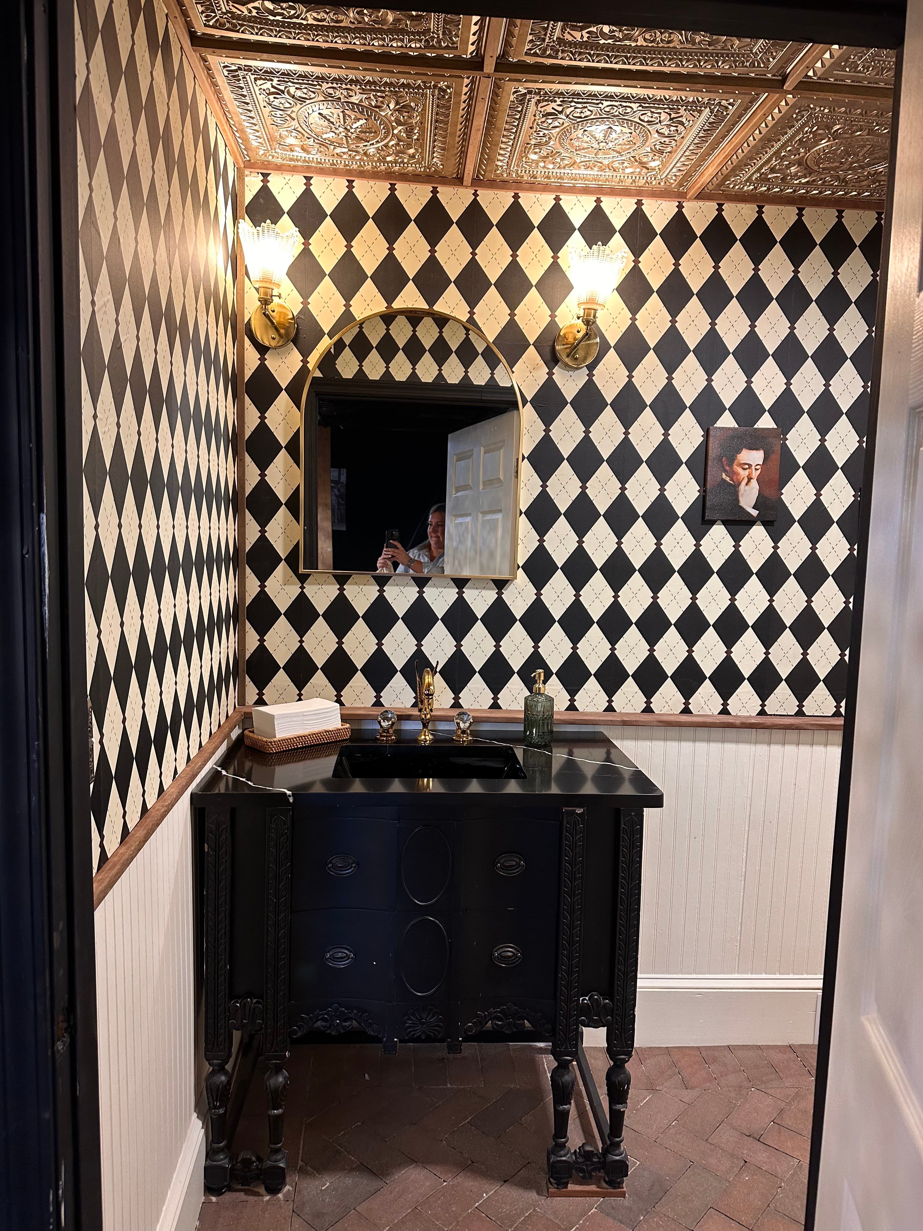 Bunkers clubhouse - Image 4