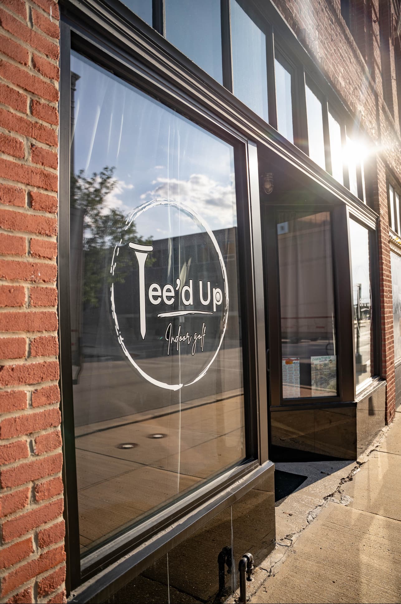 Tee'd Up Indoor Golf - Image 1