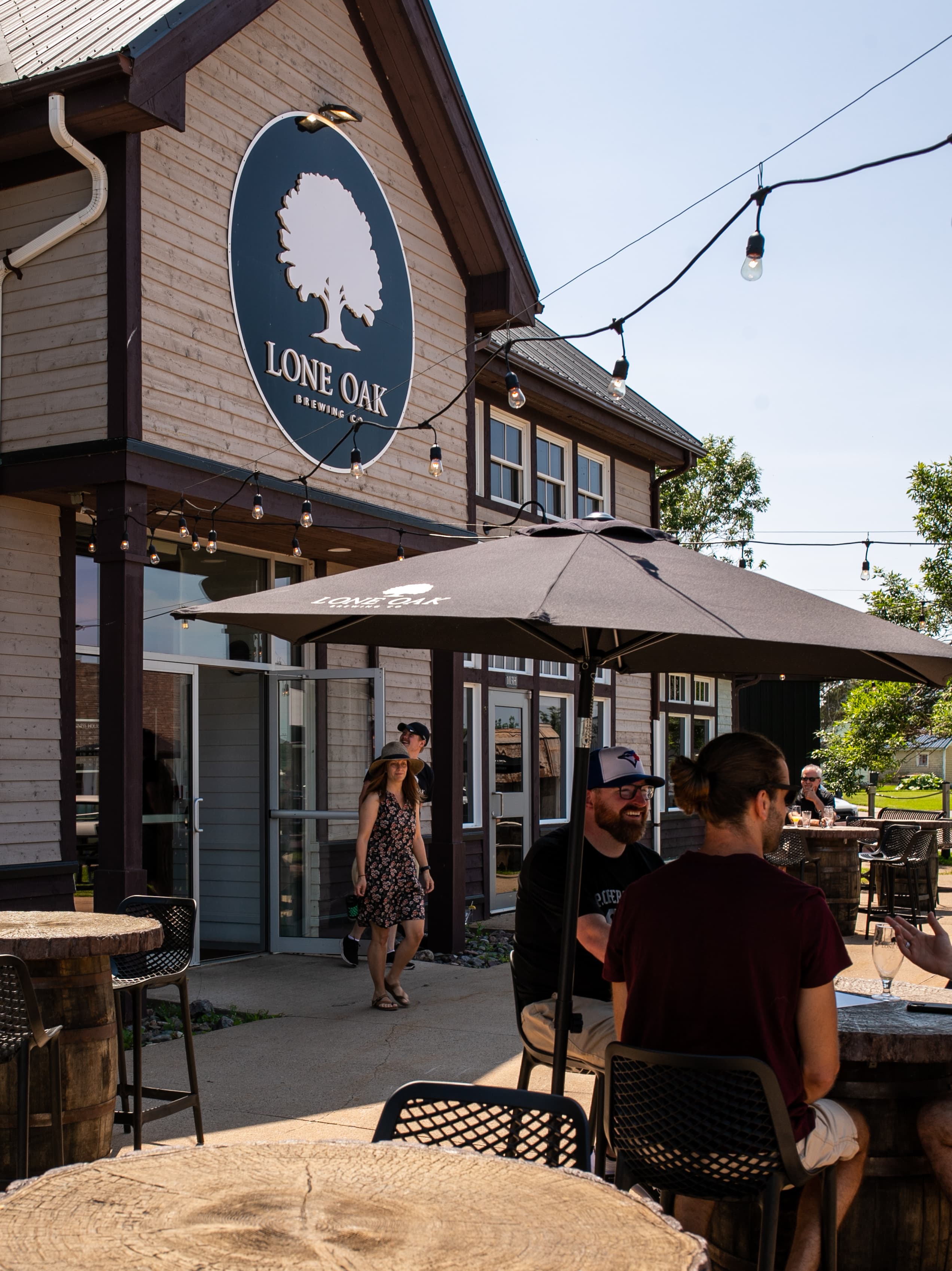 Lone Oak Restaurant, Taproom and Golf Simulator - Image 1