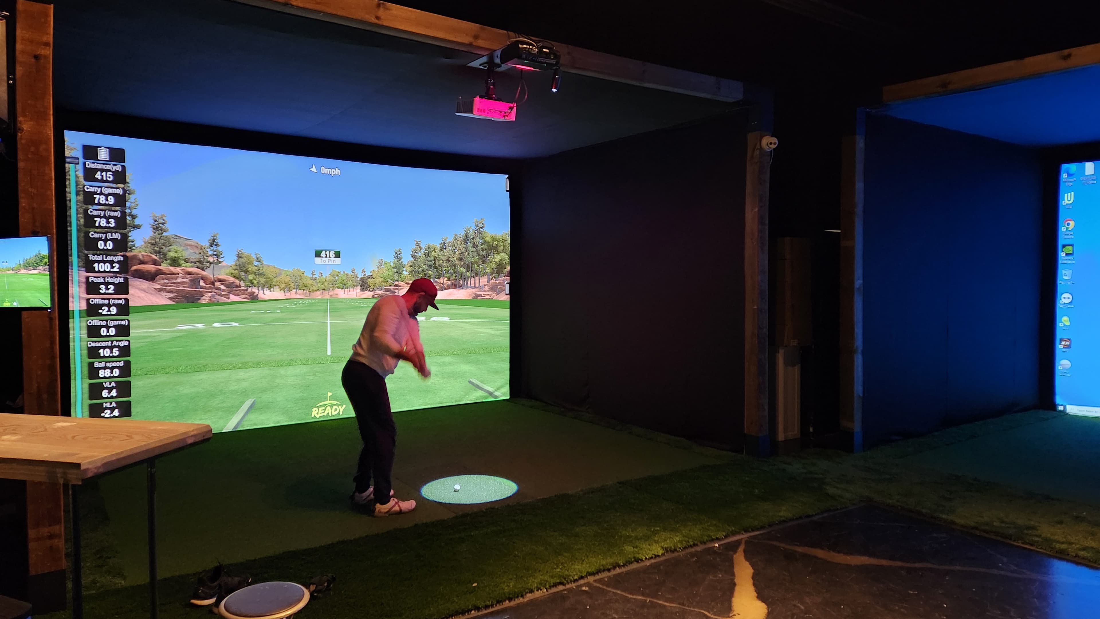 The Mad Hitter Indoor Golf Lounge - Image 2