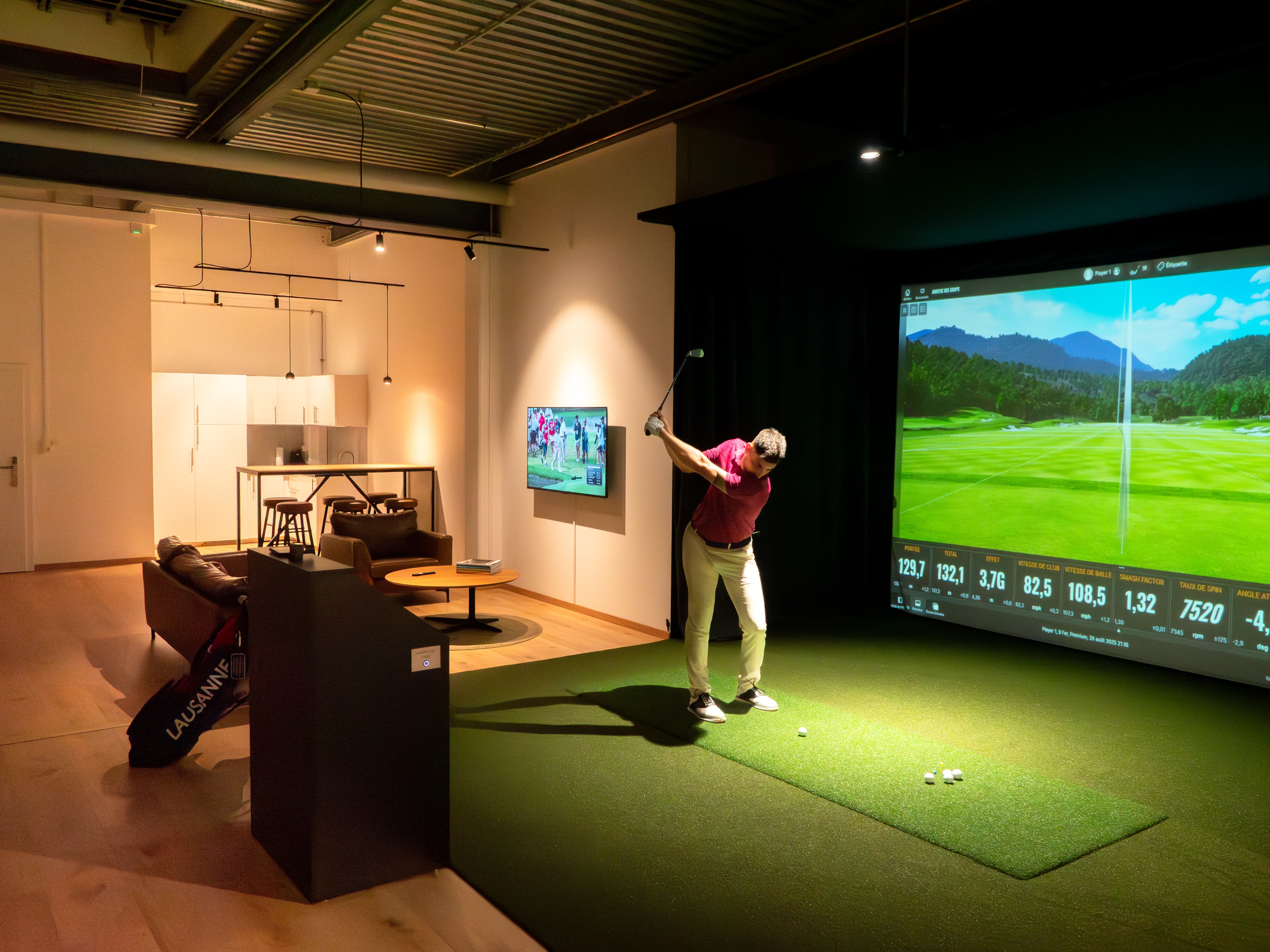 Indoor Golf Club - Image 1