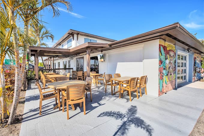 Kahuna's Bar and Grill - Image 4