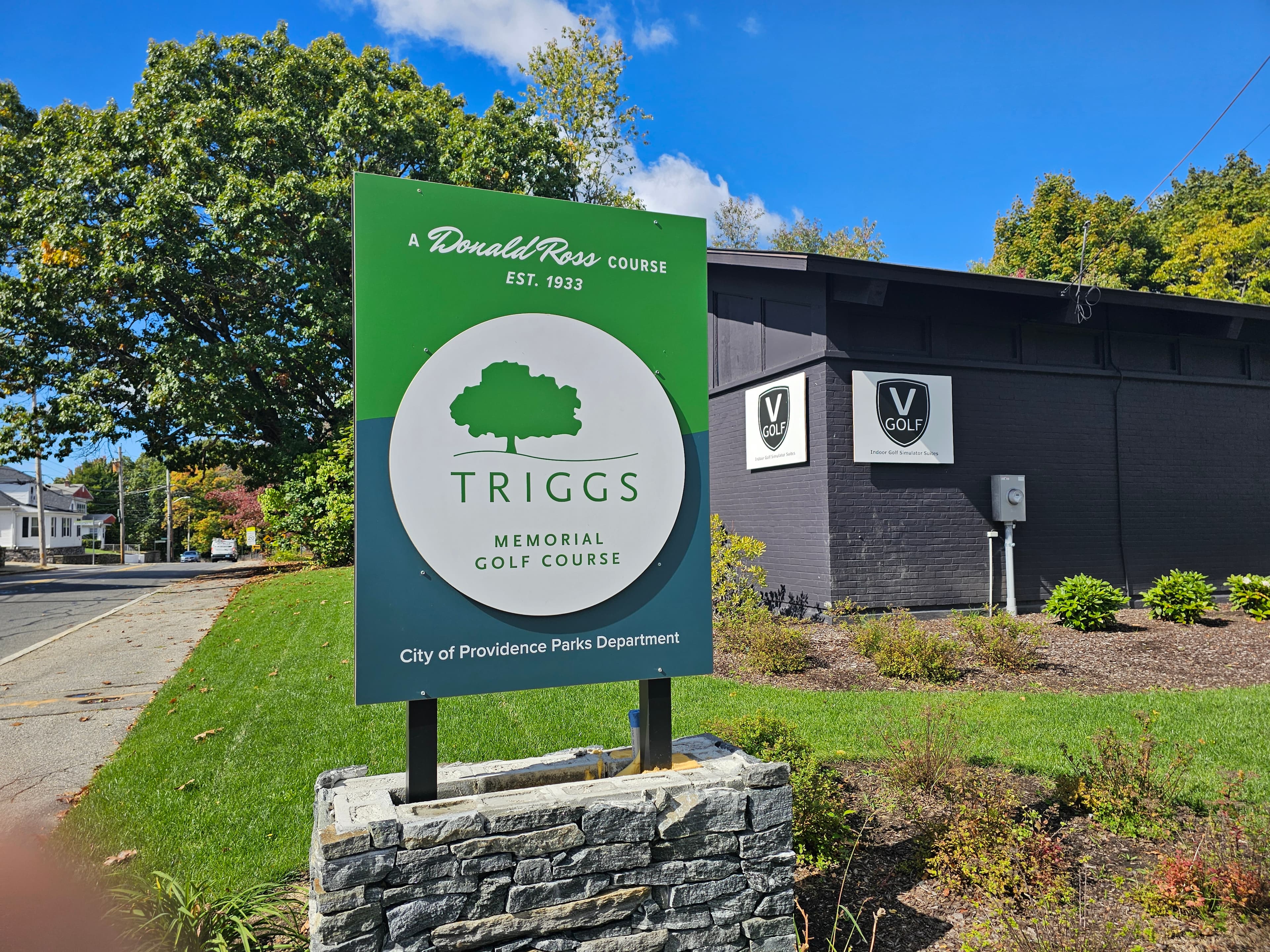 V Golf Indoor Golf Simulator Suites - Image 9