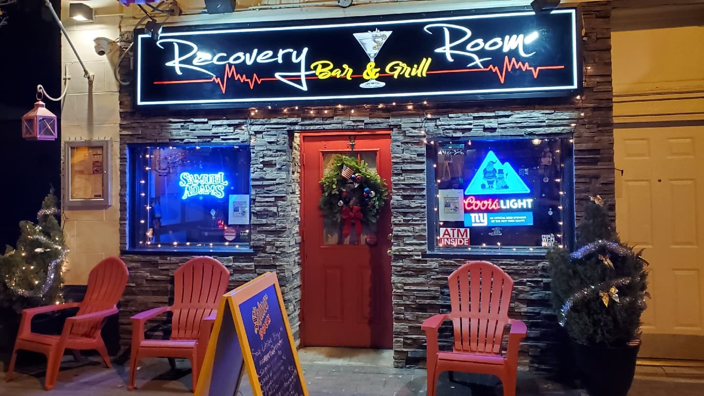 Recovery Room Bar & Grill - Image 4