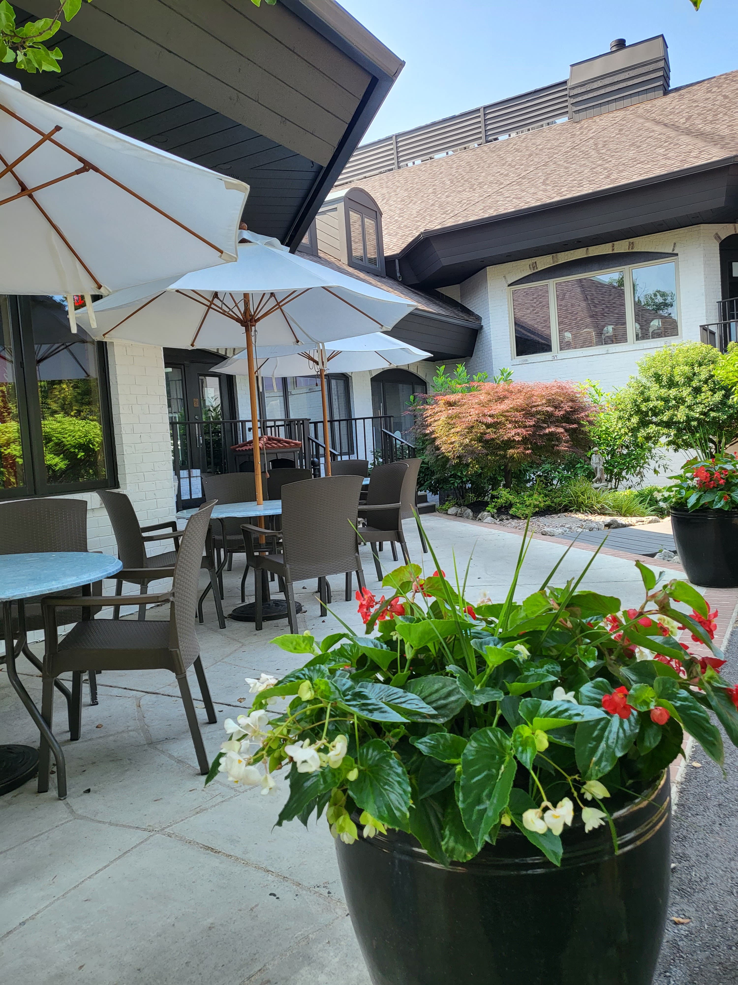 Lake Forest Country Club - Image 10