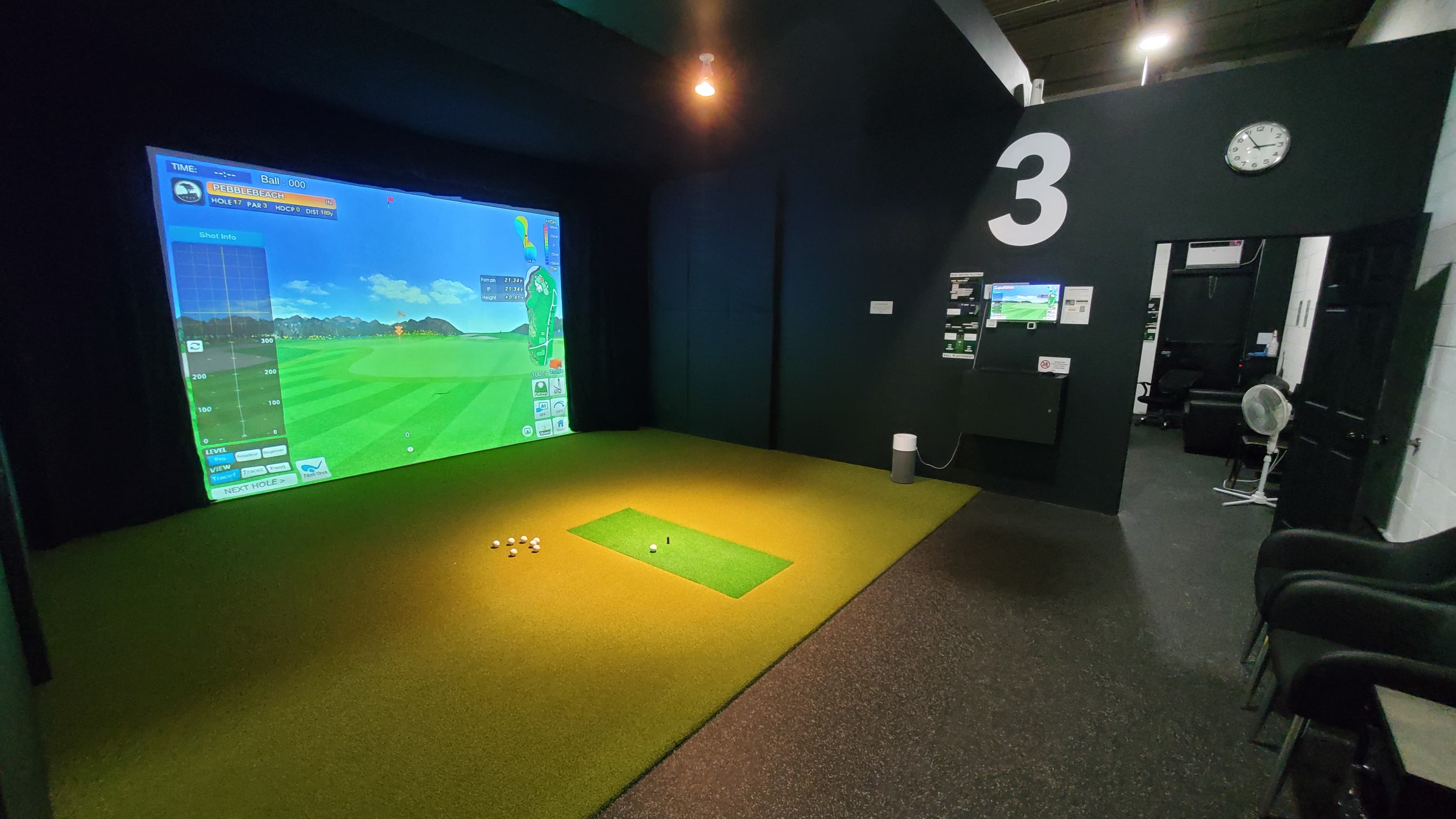 Birdies Indoor Golf - Image 1