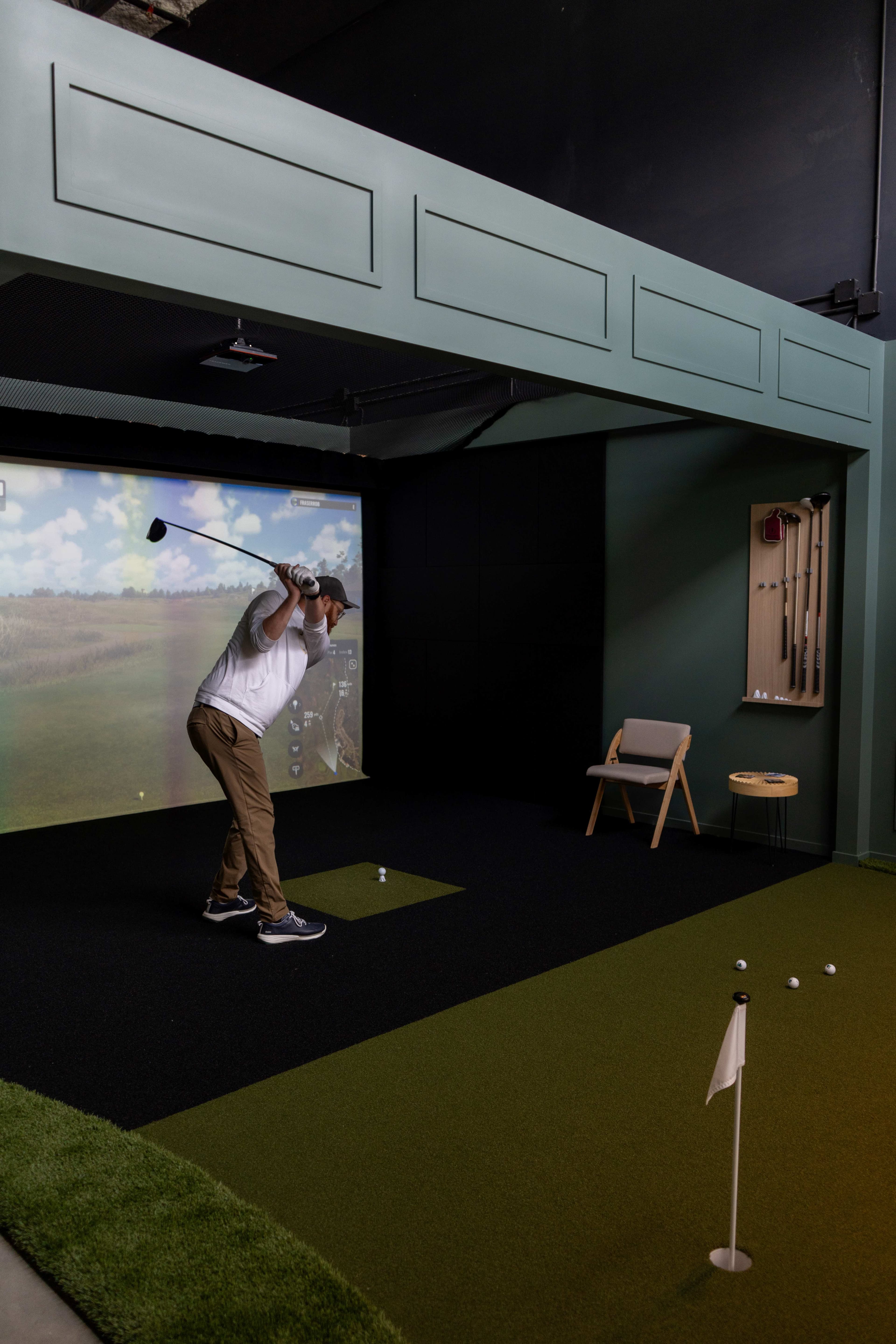SWINGS Indoor Golf - Image 3
