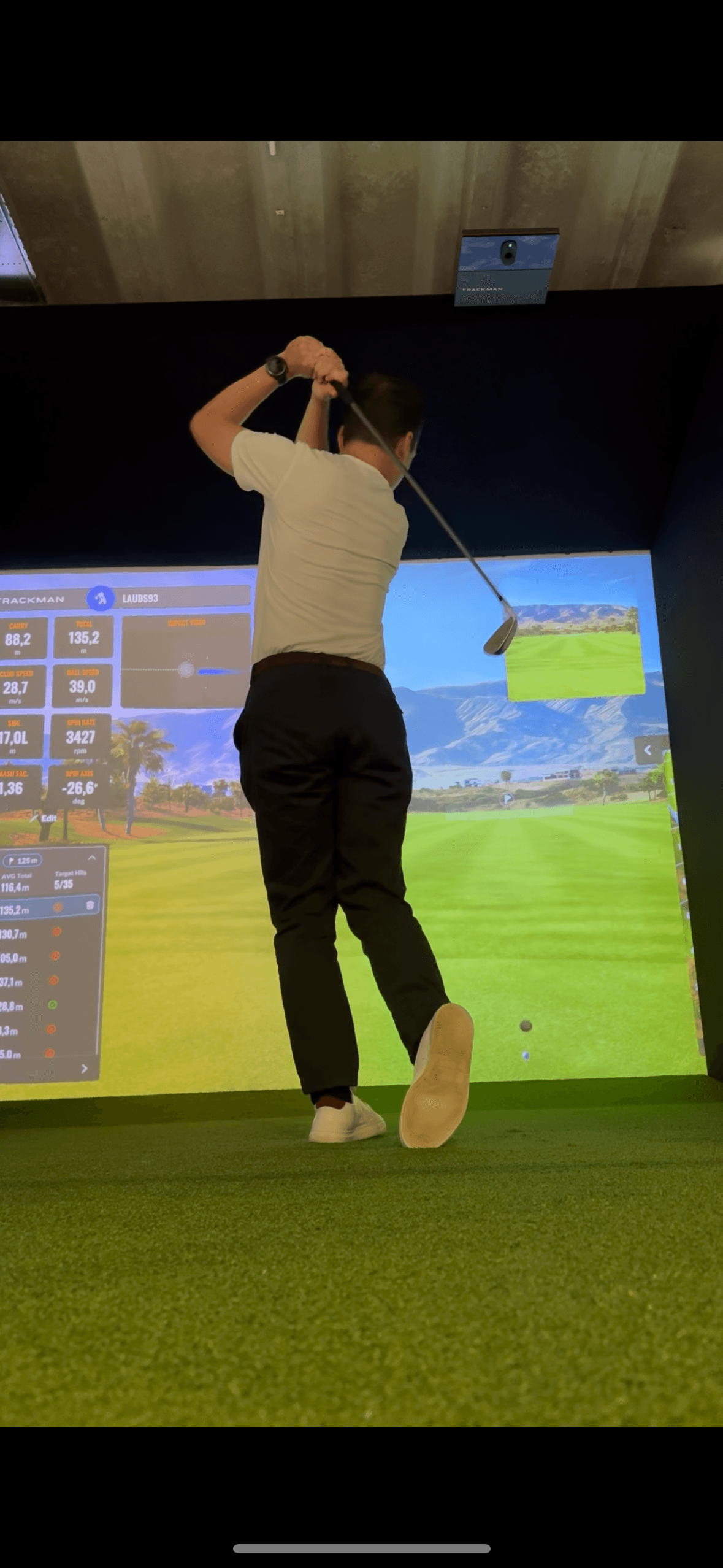 The Swingers Club | indoor virtual golf - Image 1