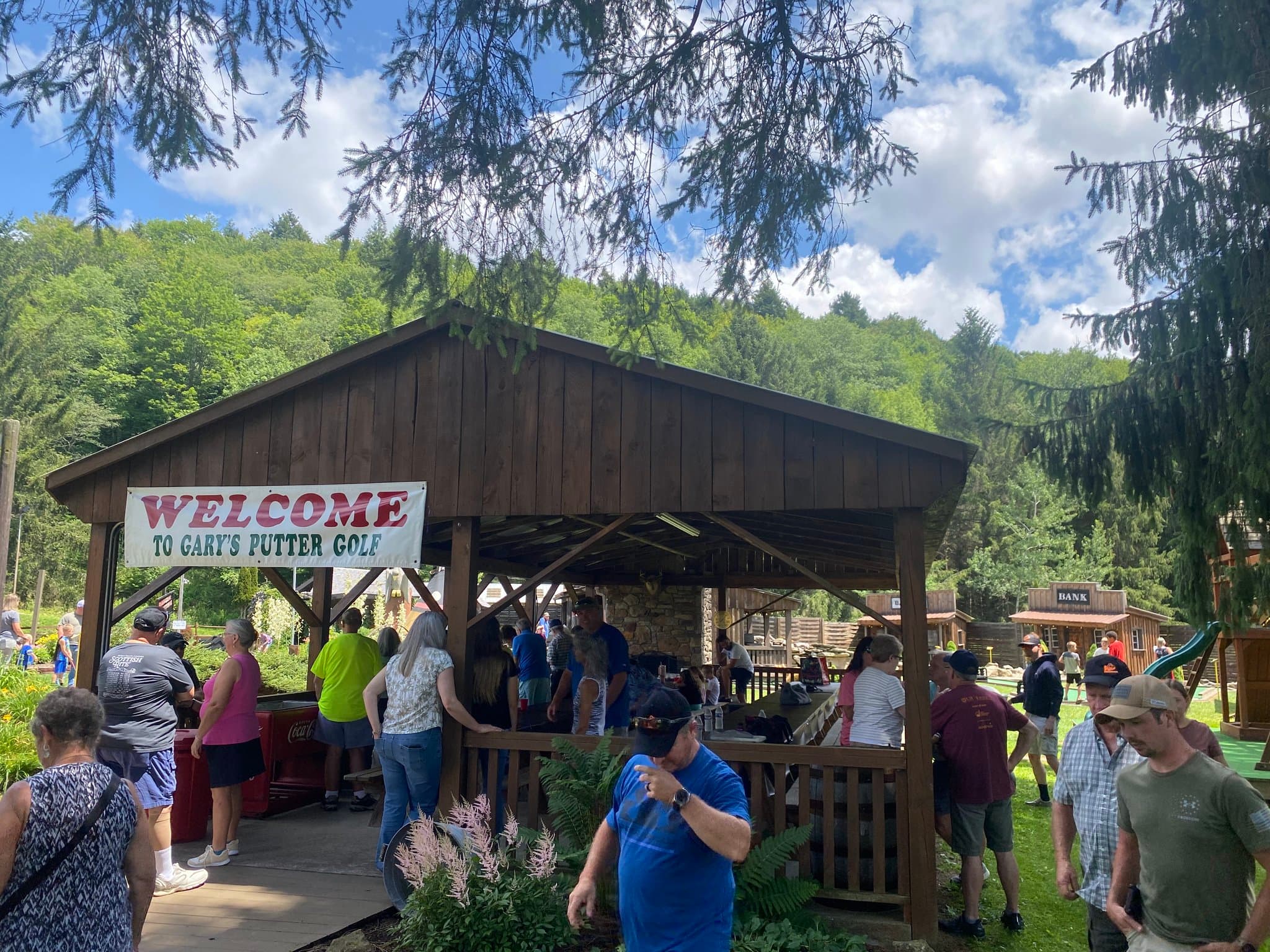 Gary's Putter Golf & Jiffy Pup Restaurant - Image 8