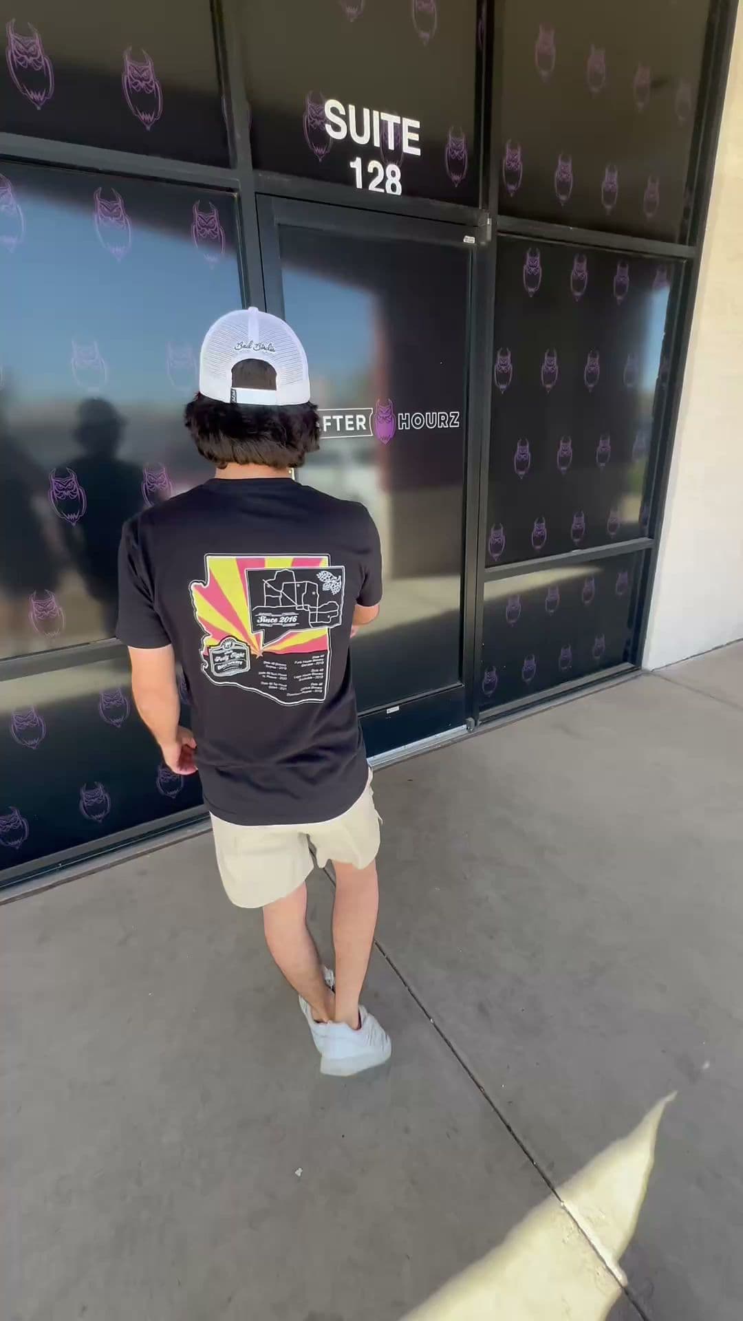 2 Birdies 1 Lounge Indoor Golf - Image 10