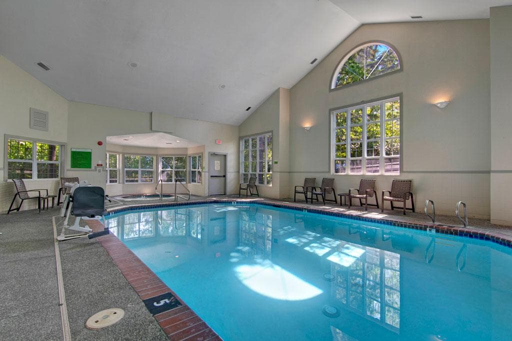 On The Green at Harbour Pointe Apartments - Image 3