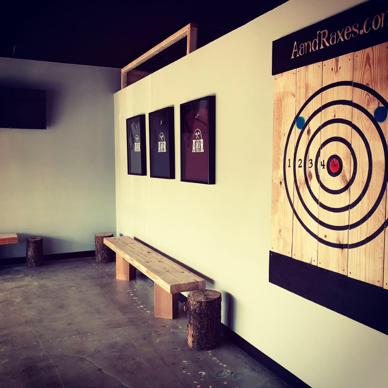 A&R Axe Throwing and Indoor Golf - Image 10